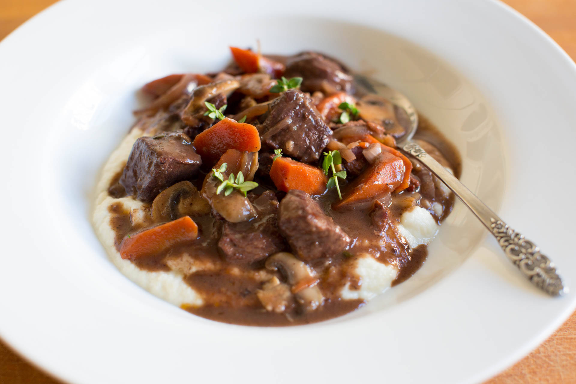 Beef Bourguignon, creamy mashed potatoes, white bowl, Full HD Desktop Wallpaper