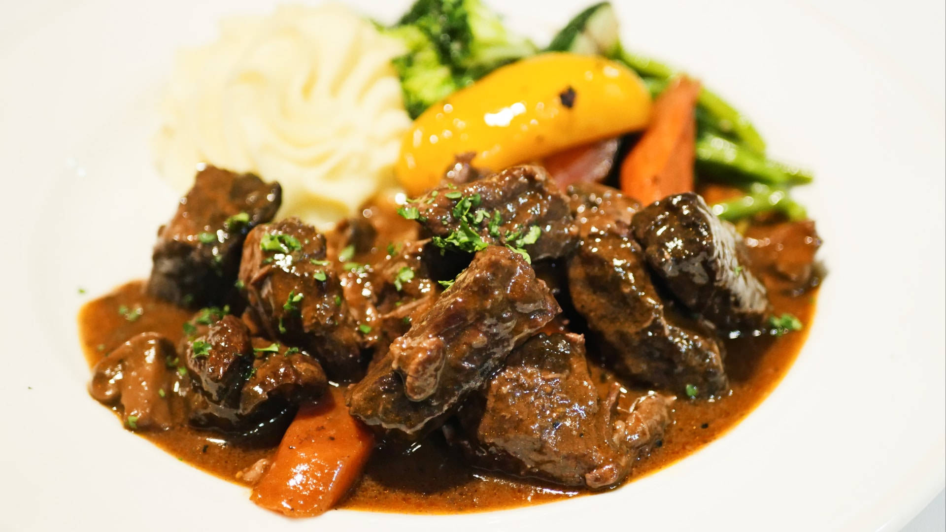 Cream Beef Bourguignon, beef stew, carrots, Full HD Desktop Wallpaper