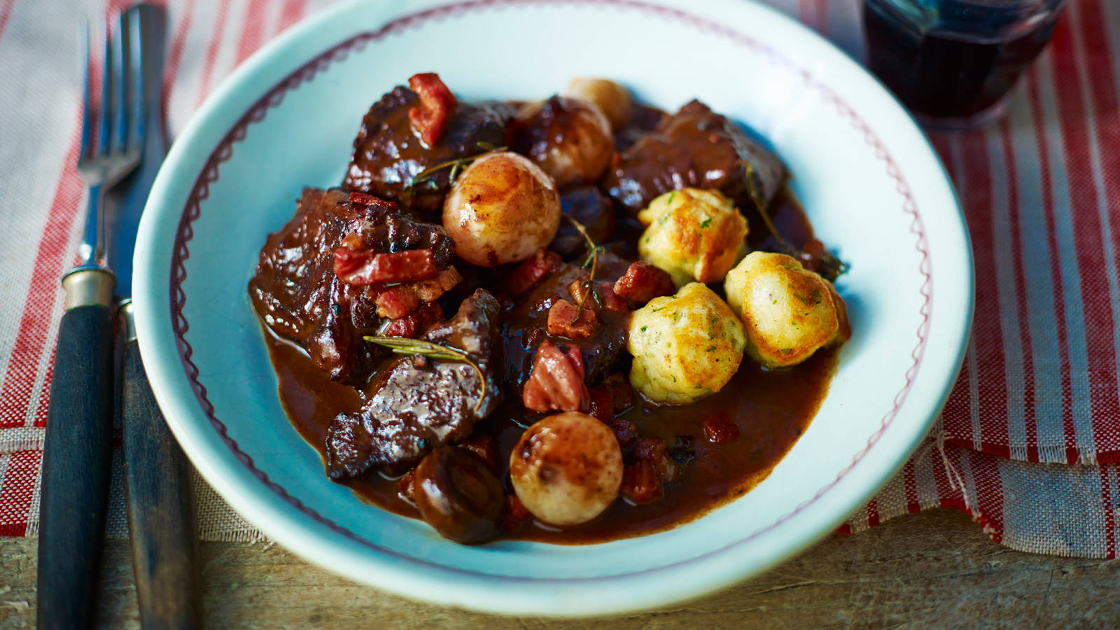 Beef Bourguignon, chicken balls, pearl onions, HD Desktop Wallpaper