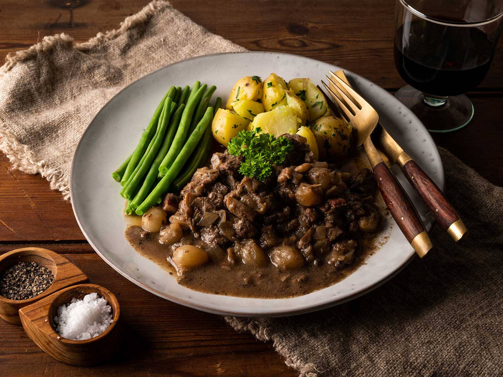 Beef Bourguignon, potato, beans, HD Desktop Wallpaper