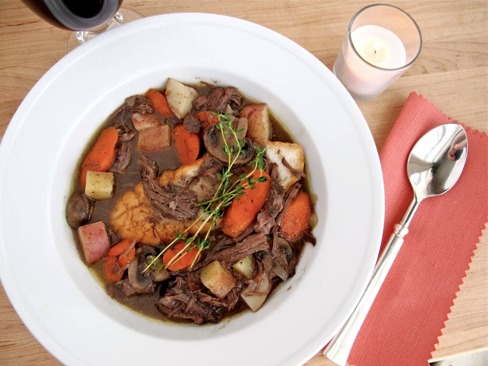 Beef Bourguignon, wooden table, candle, HD Desktop Wallpaper