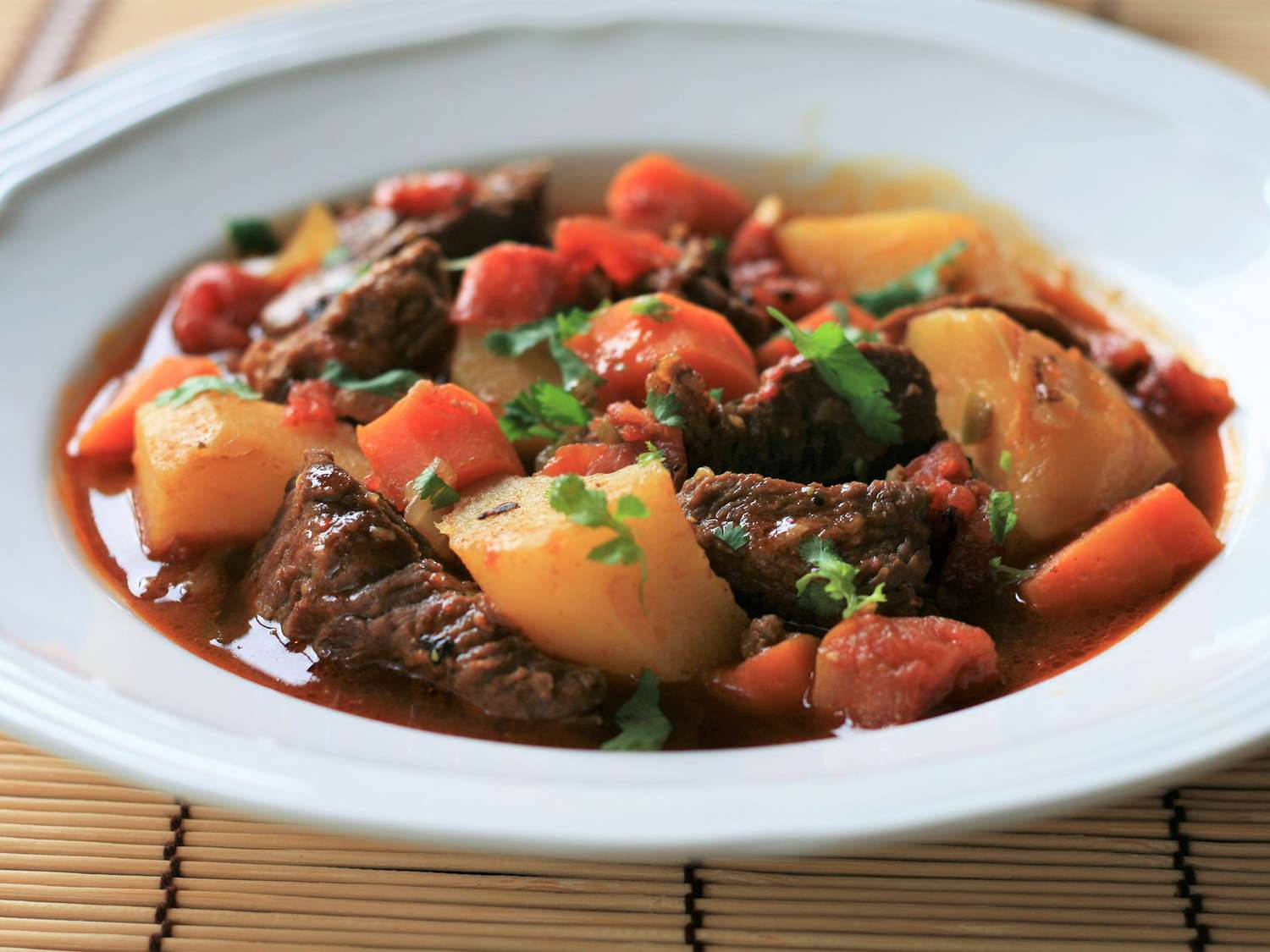 Beef Bourguignon, red sauce, steaming bowl, HD Desktop Wallpaper