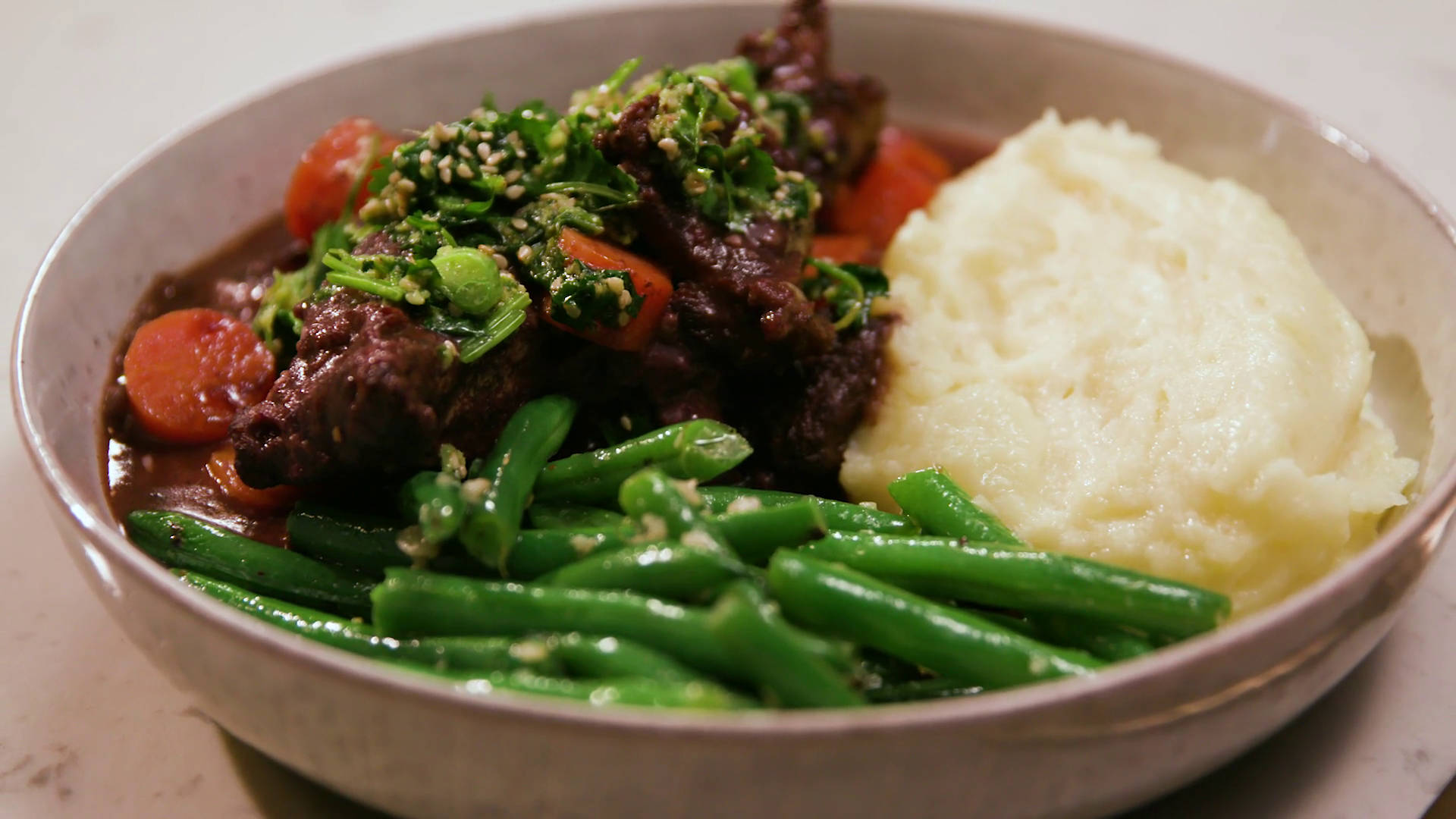 Beef Bourguignon, string beans, carrots, Full HD Desktop Wallpaper