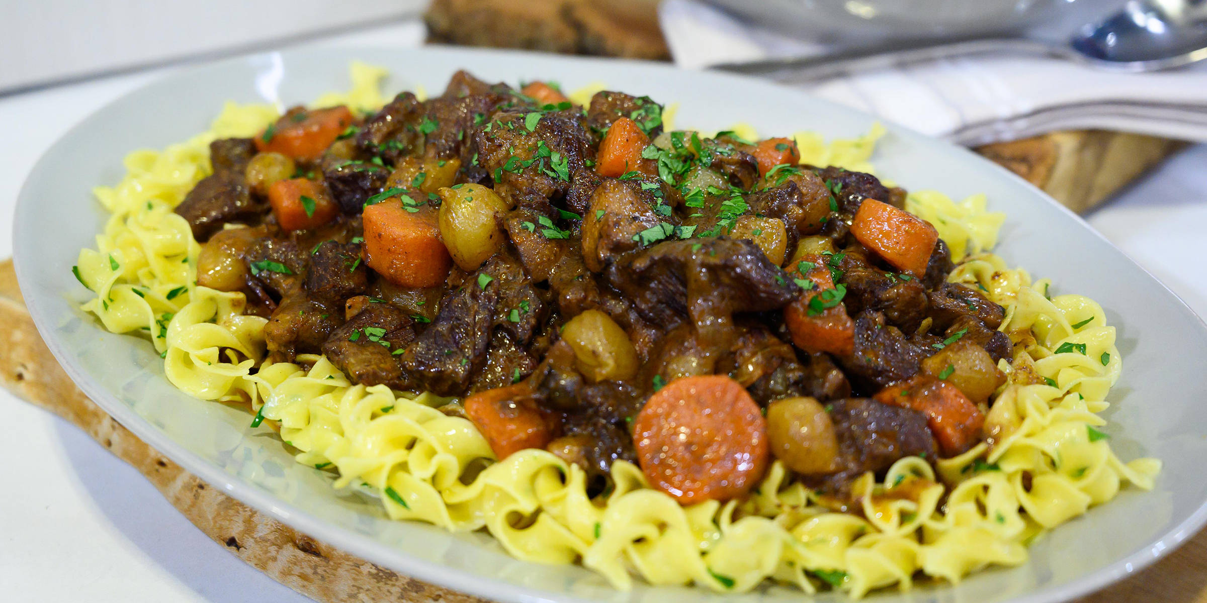 Beef Bourguignon, golden egg noodles, carrots, Full HD Desktop Wallpaper