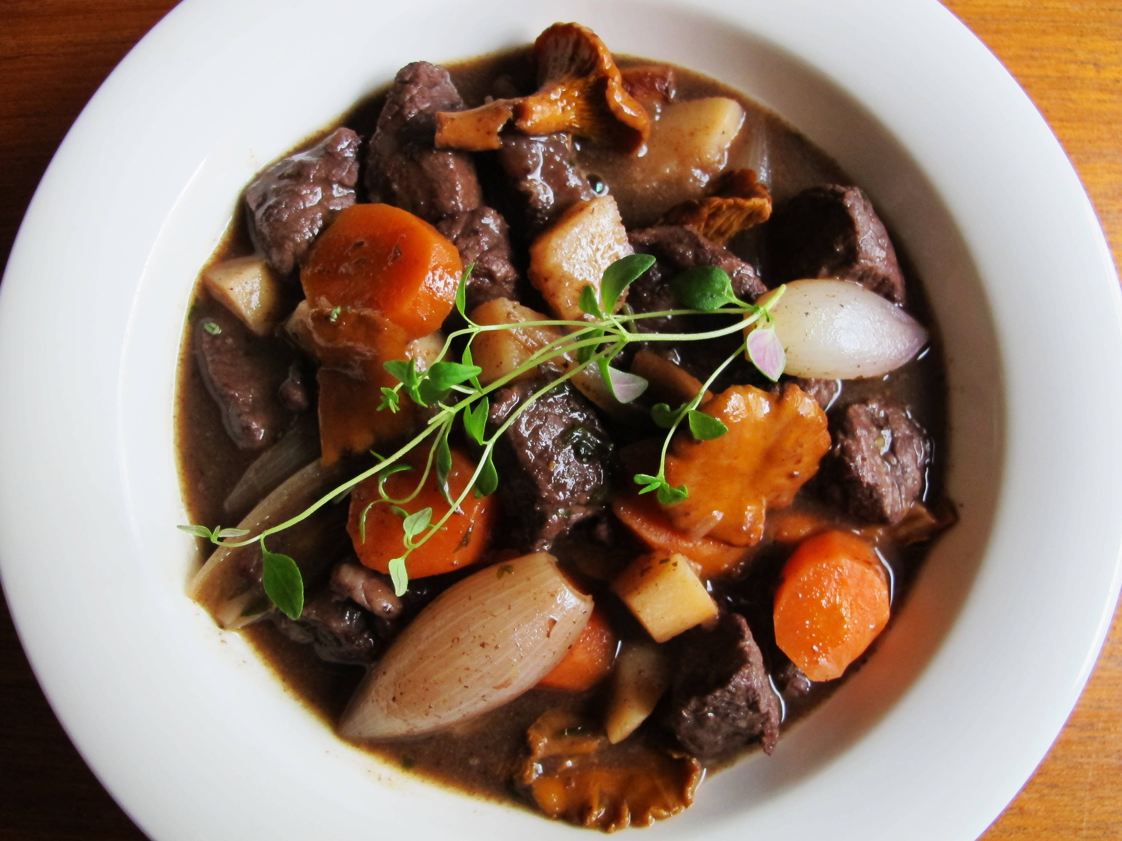 Beef Bourguignon, white bowl, carrots, 2K Desktop Wallpaper