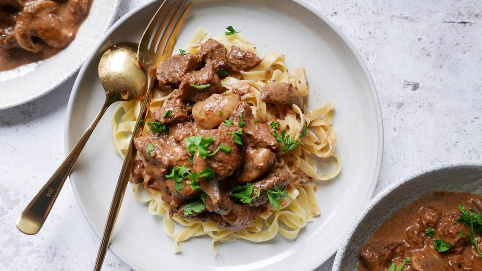 Beef Stroganoff, pappardelle, fresh parsley, HD Desktop Wallpaper