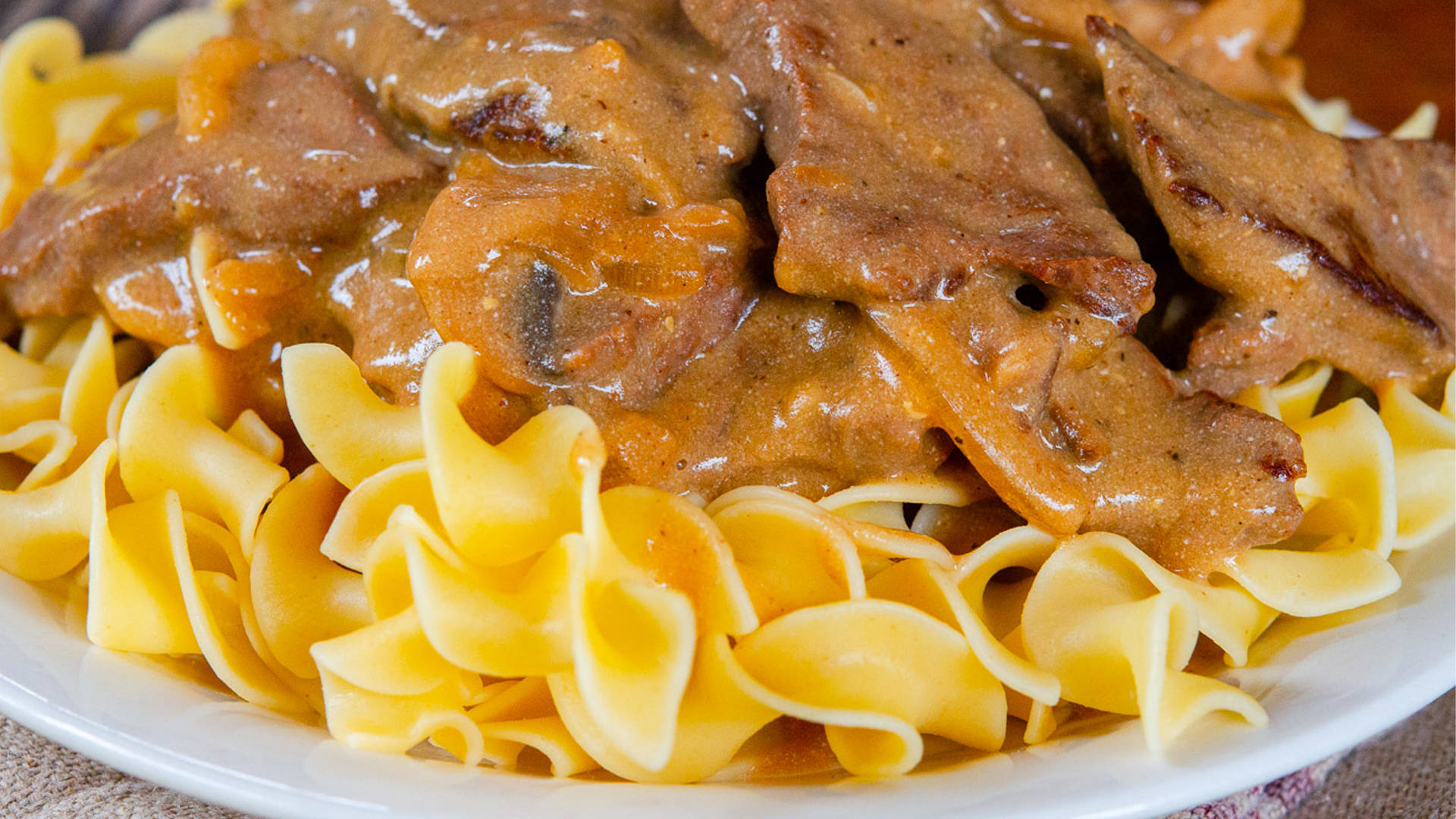 Beef Stroganoff, mushrooms, onions, Full HD Desktop Wallpaper