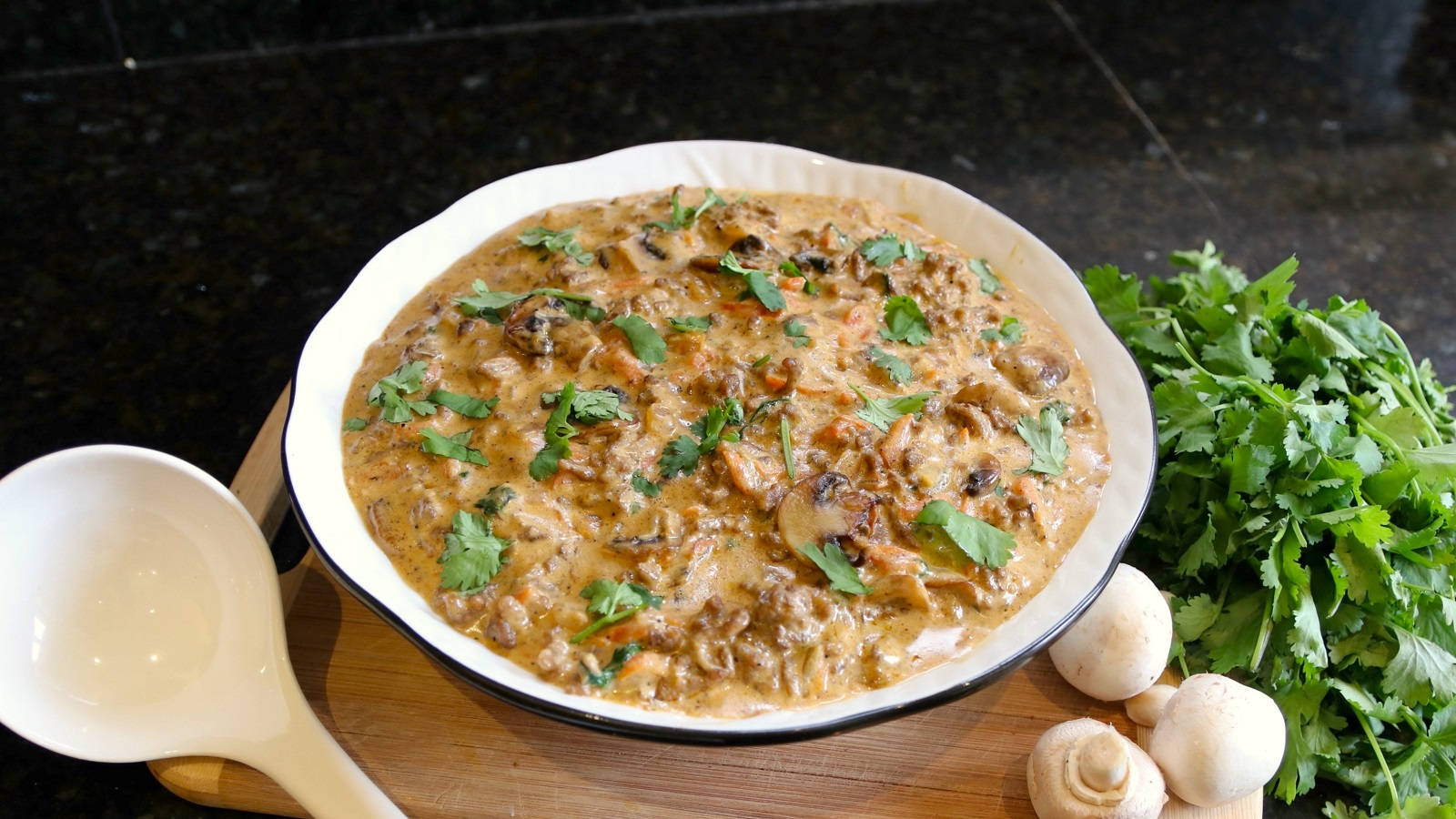mushroom filled beef stroganoff, creamy mushroom stew, white bowl, HD Desktop Wallpaper
