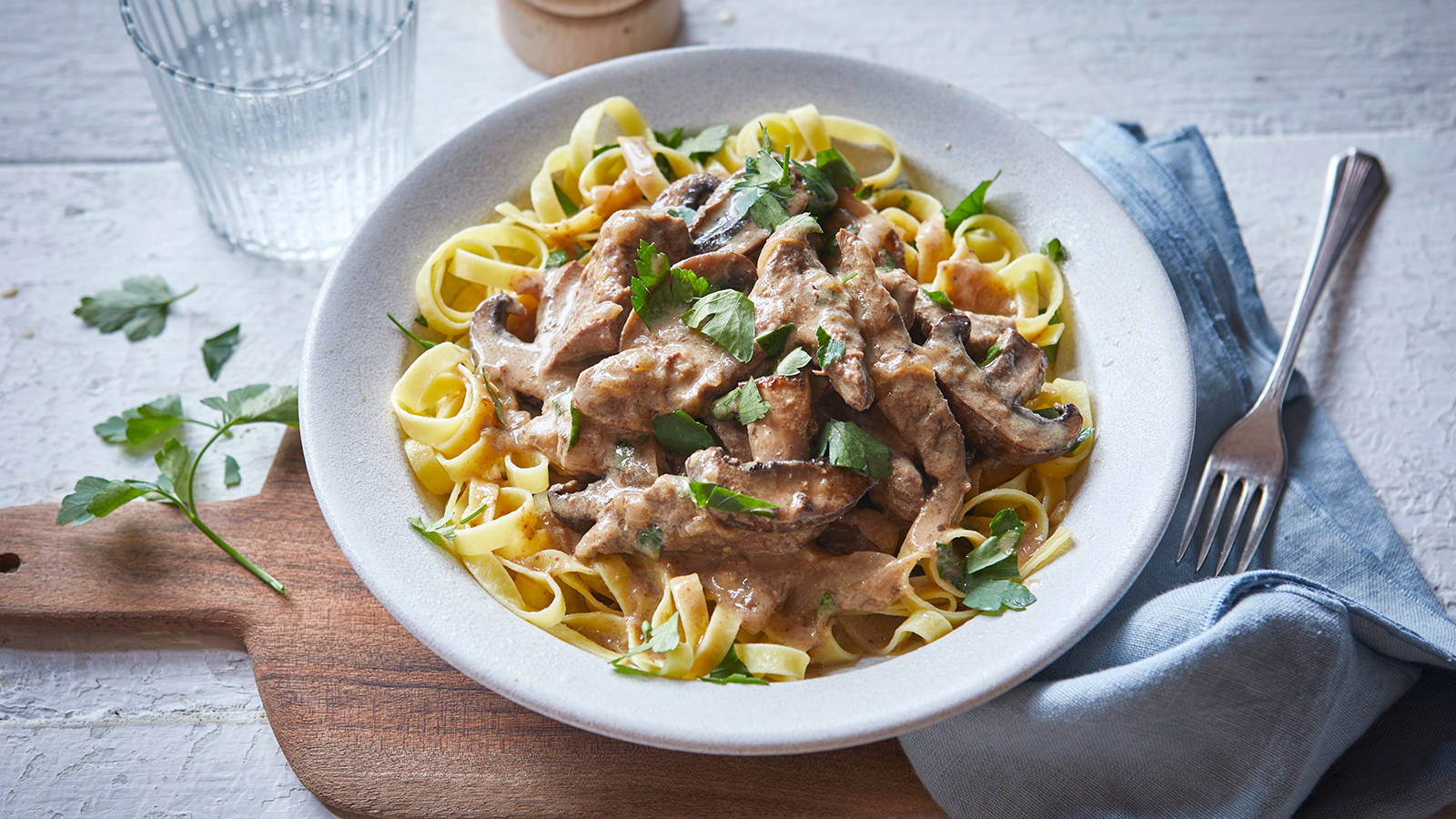 Beef Stroganoff, pasta, parsley, HD Desktop Wallpaper