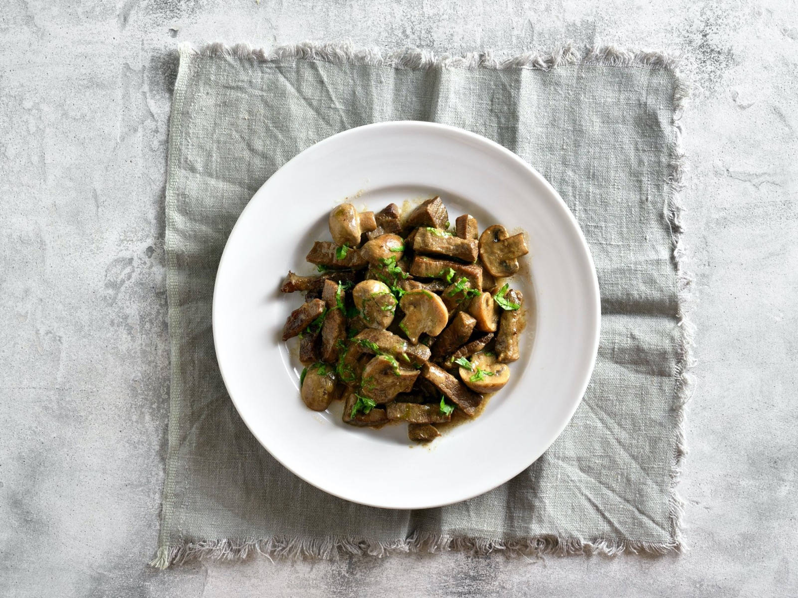 Beef Stroganoff, white plate, sautéed mushrooms, HD Desktop Wallpaper