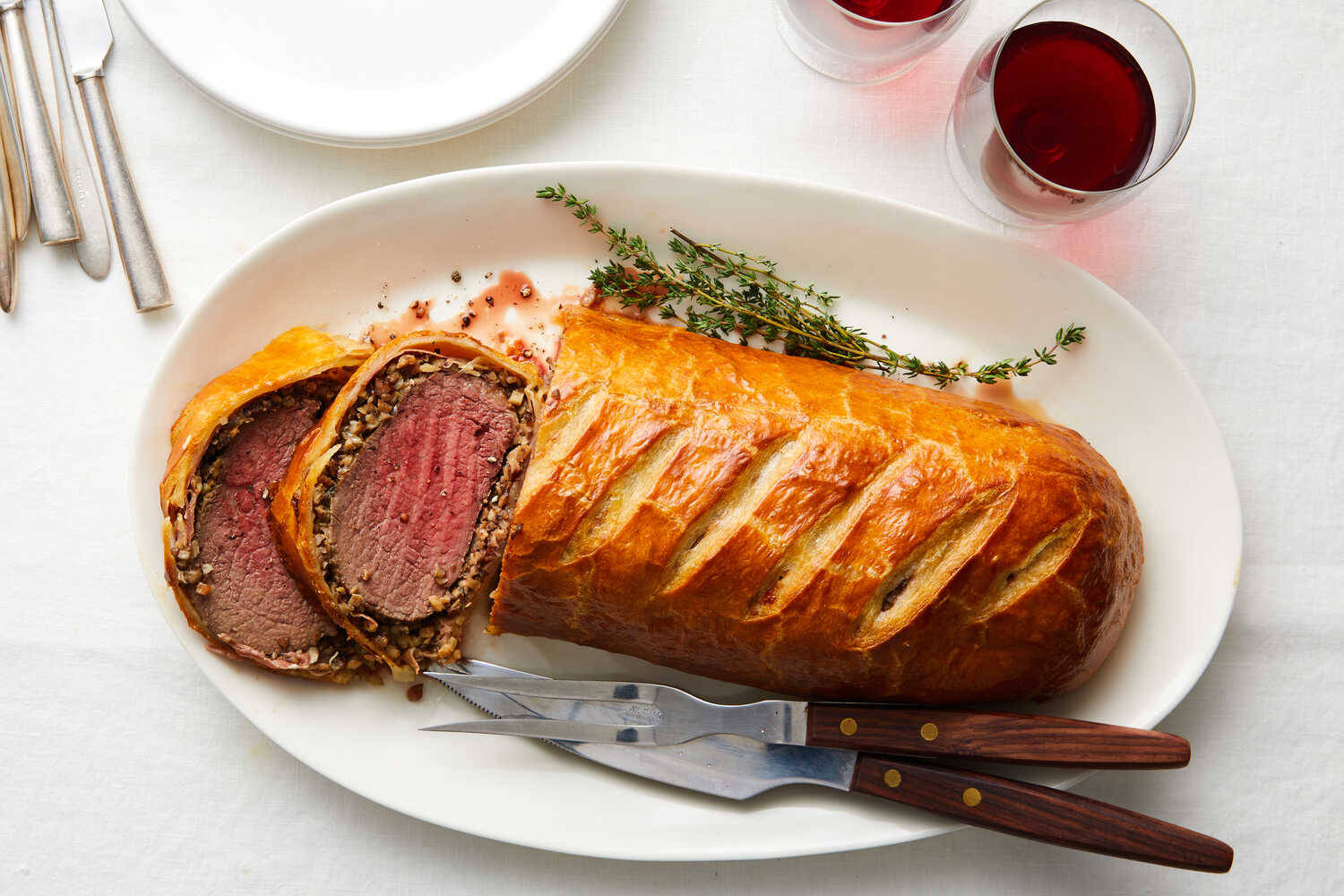 Beef Wellington, golden-brown, juicy pink meat, HD Desktop Wallpaper