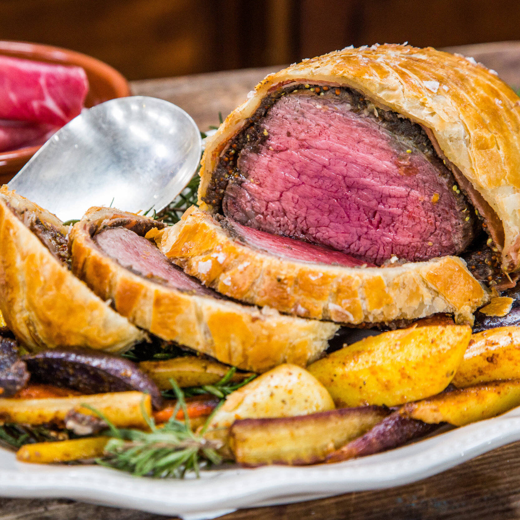 Beef Wellington, golden crust, rosemary roasted potatoes, HD Desktop Wallpaper