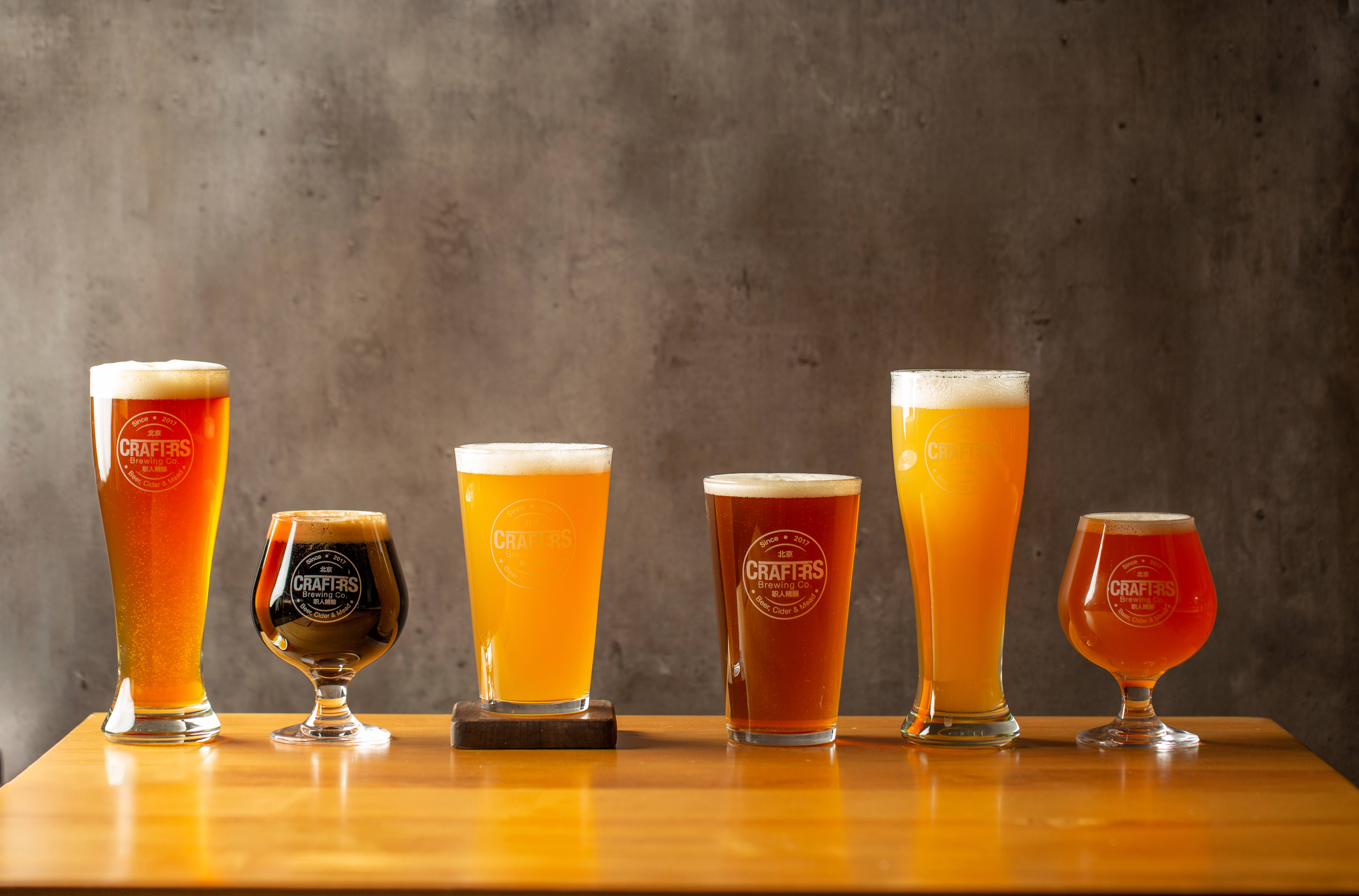 amber beer, golden beer, frothy heads, 5K Desktop Wallpaper