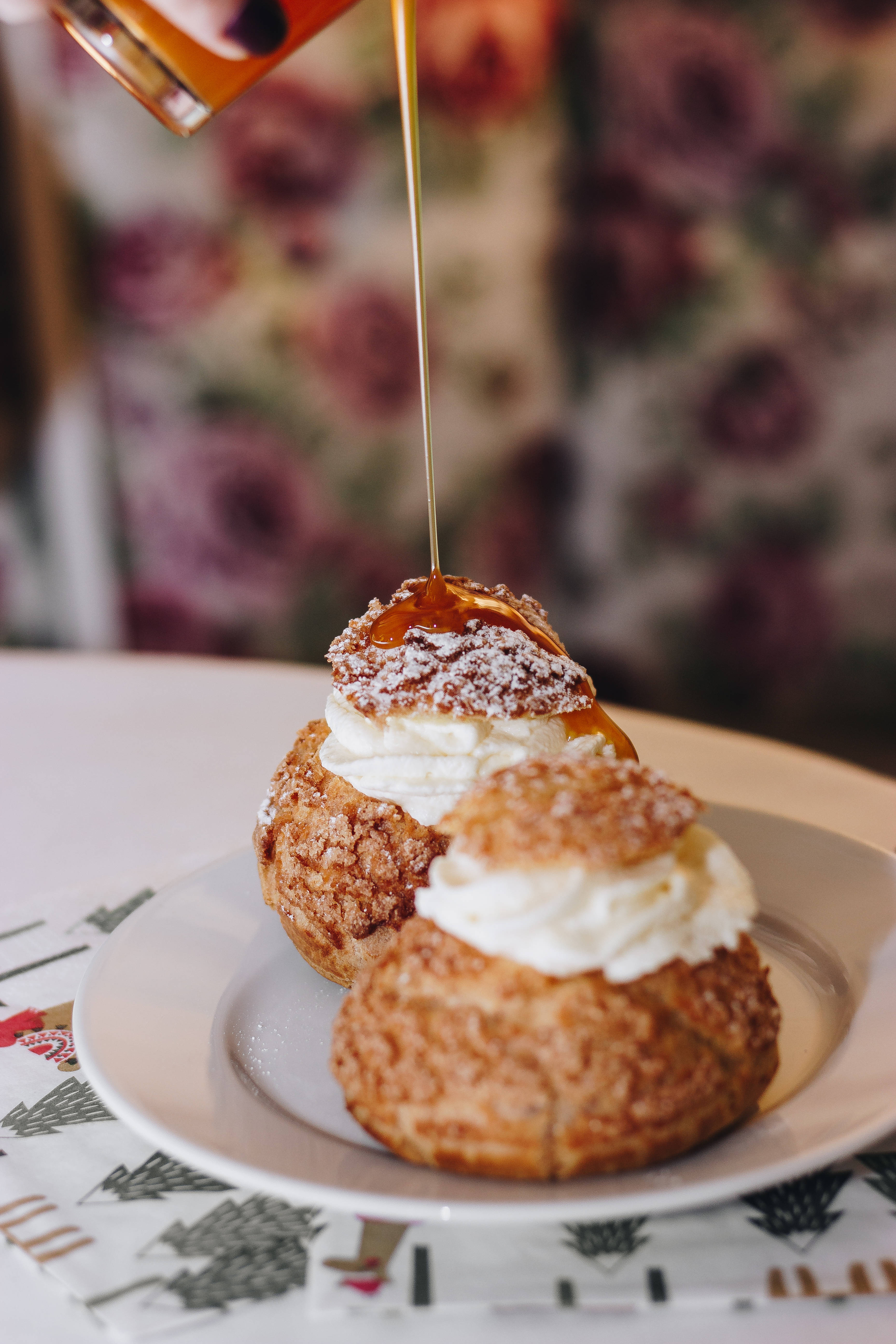 cream puff pastry, golden caramel syrup, powdered cream puffs, 5K Phone Wallpaper
