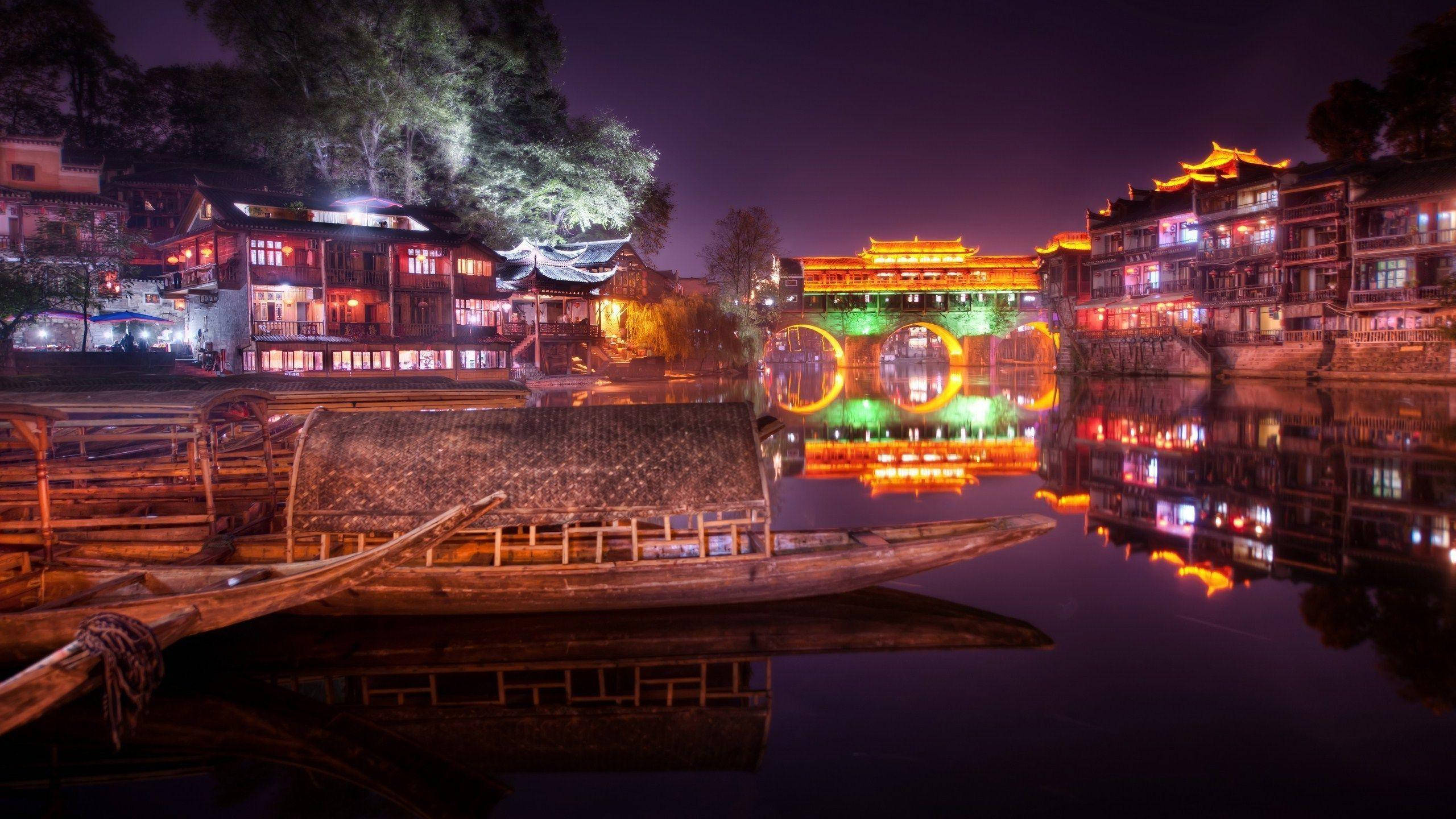 Beijing, weaved wooden boat, glowing lanterns, 2K Desktop Wallpaper