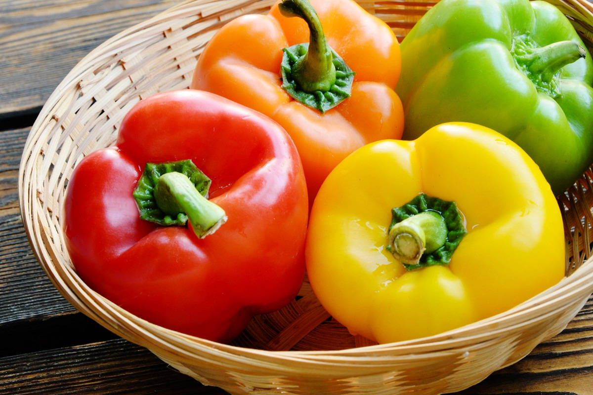 bell pepper, rattan basket, red, SD Desktop Wallpaper