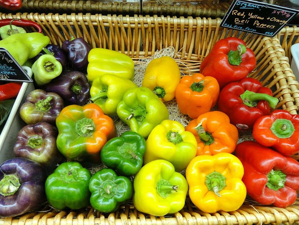 red bell peppers, yellow bell peppers, green bell peppers, SD Desktop Wallpaper