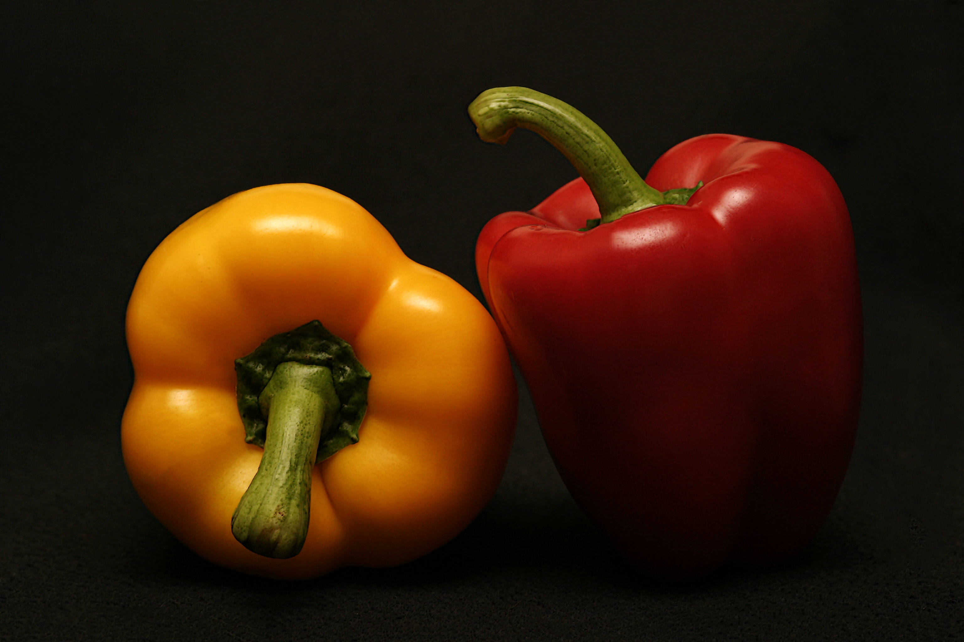 bell pepper, red, yellow, 2K Desktop Wallpaper