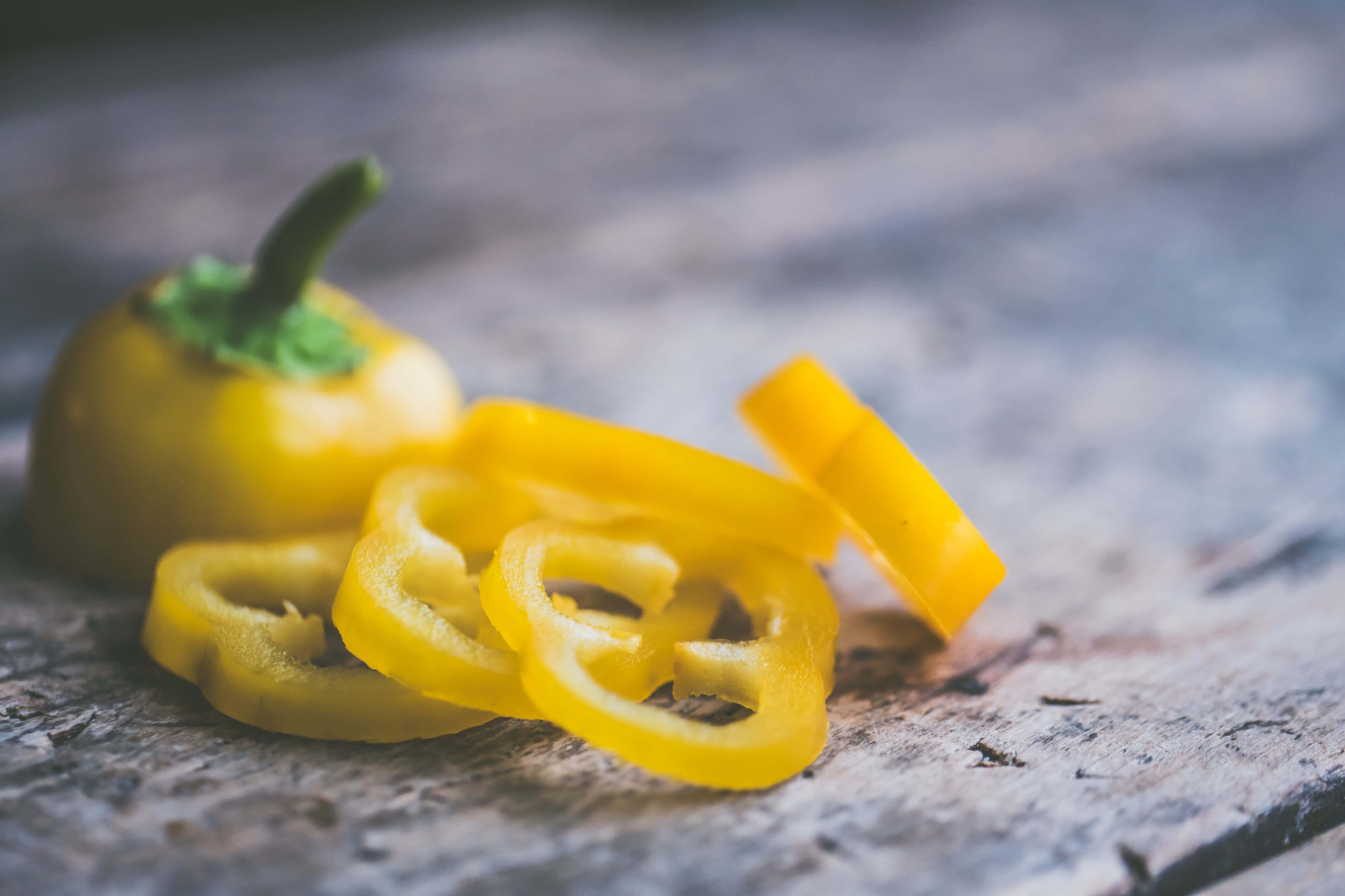 yellow bell pepper, sliced yellow bell pepper rings, whole pepper, 4K Desktop Wallpaper