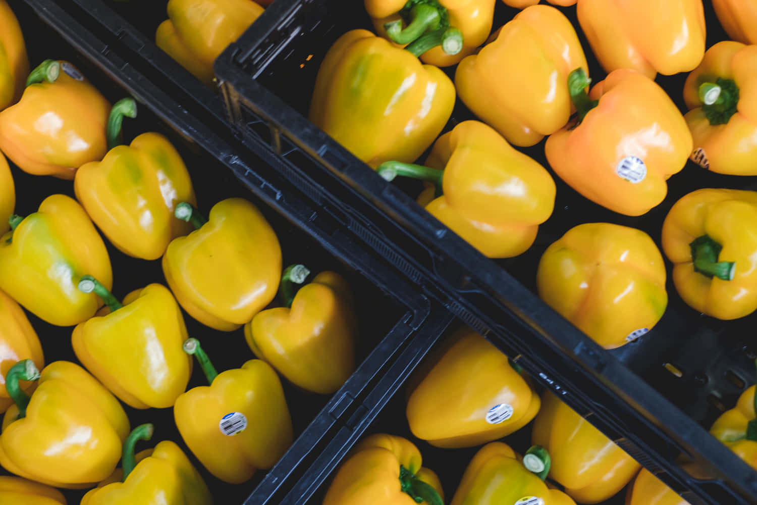 yellow bell pepper, black plastic crates, grocery store produce section, HD Desktop Wallpaper