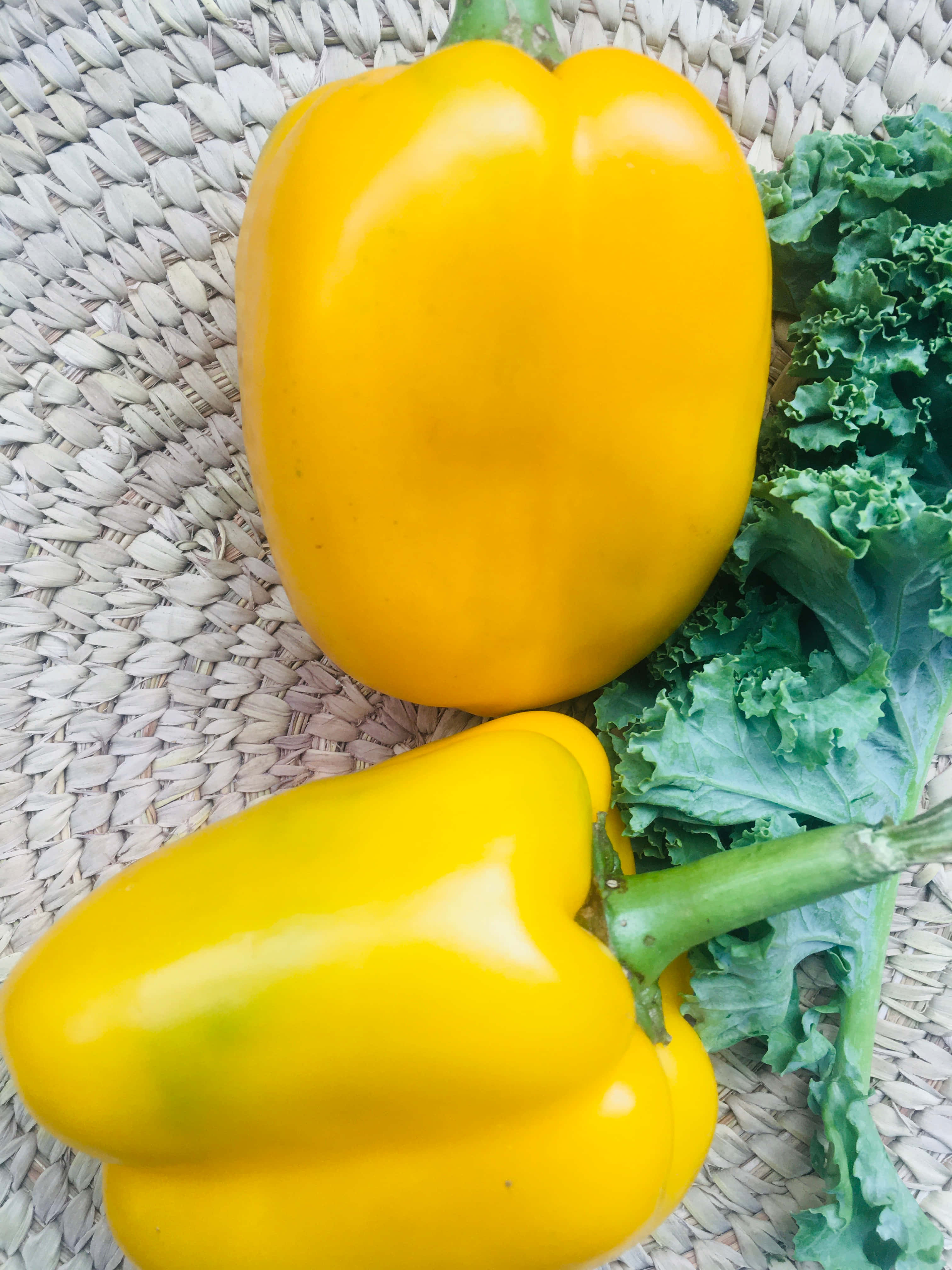 yellow bell pepper, curly kale leaves, woven straw mat, 4K Phone Wallpaper