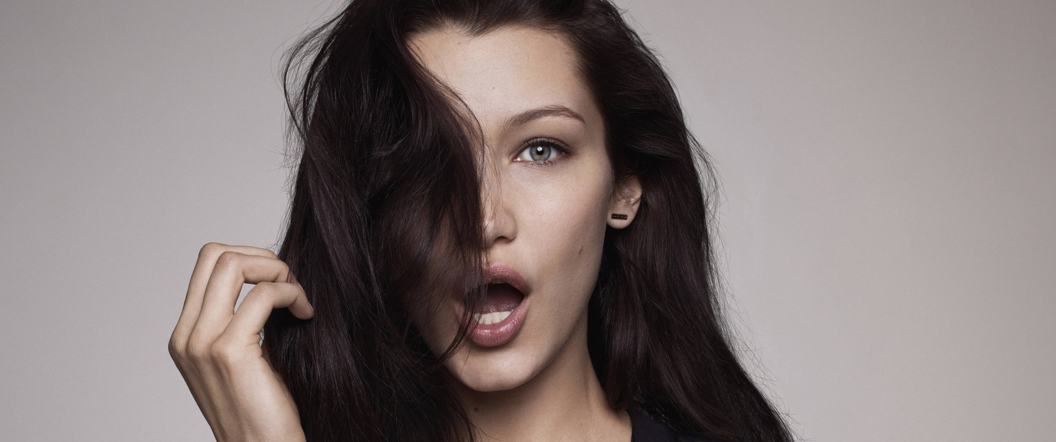 Bella Hadid, American Fashion Supermodel, dark hair, 2K Desktop Wallpaper