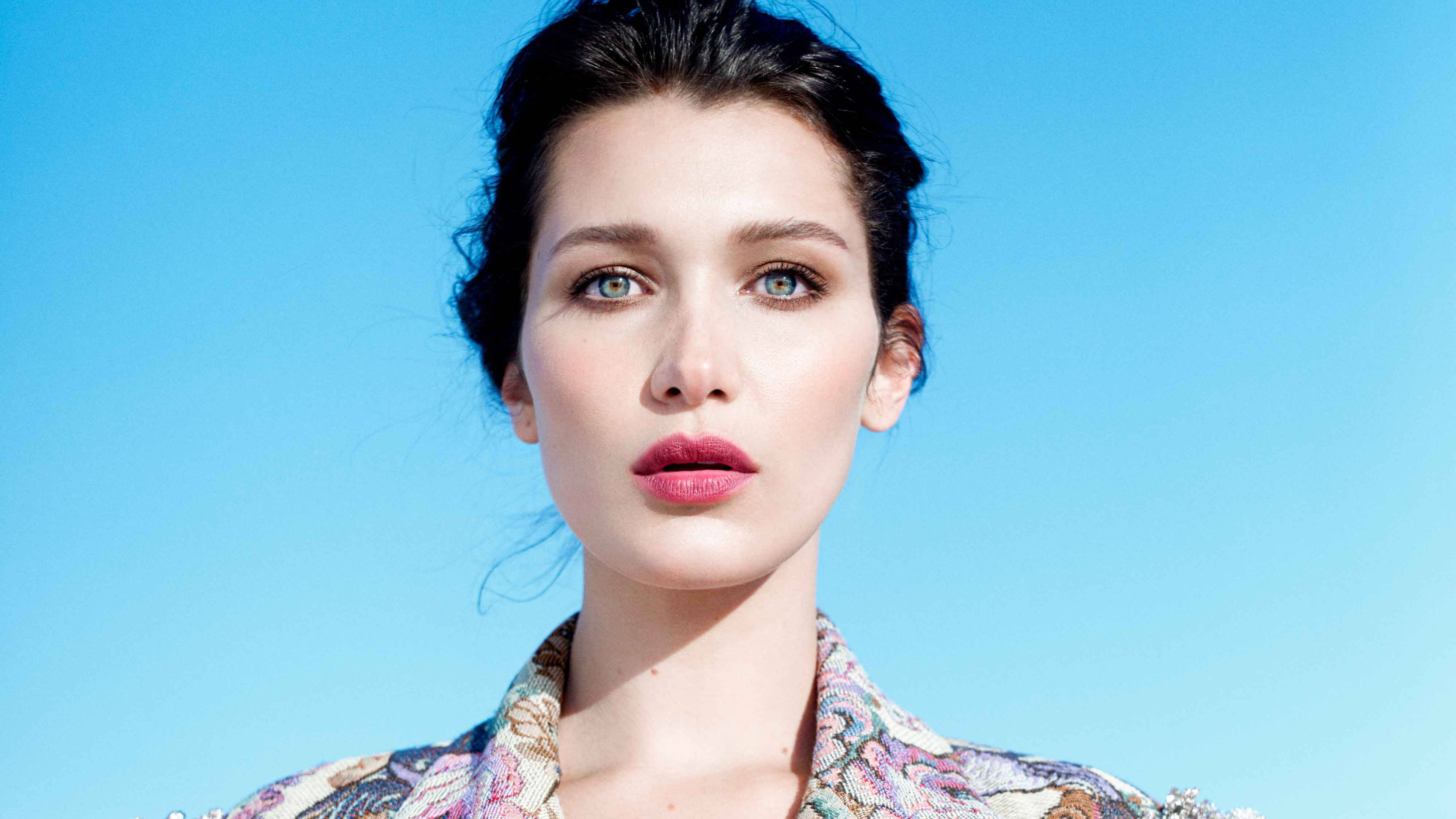 Bella Hadid, 60s era, vintage outfit, 4K Desktop Wallpaper
