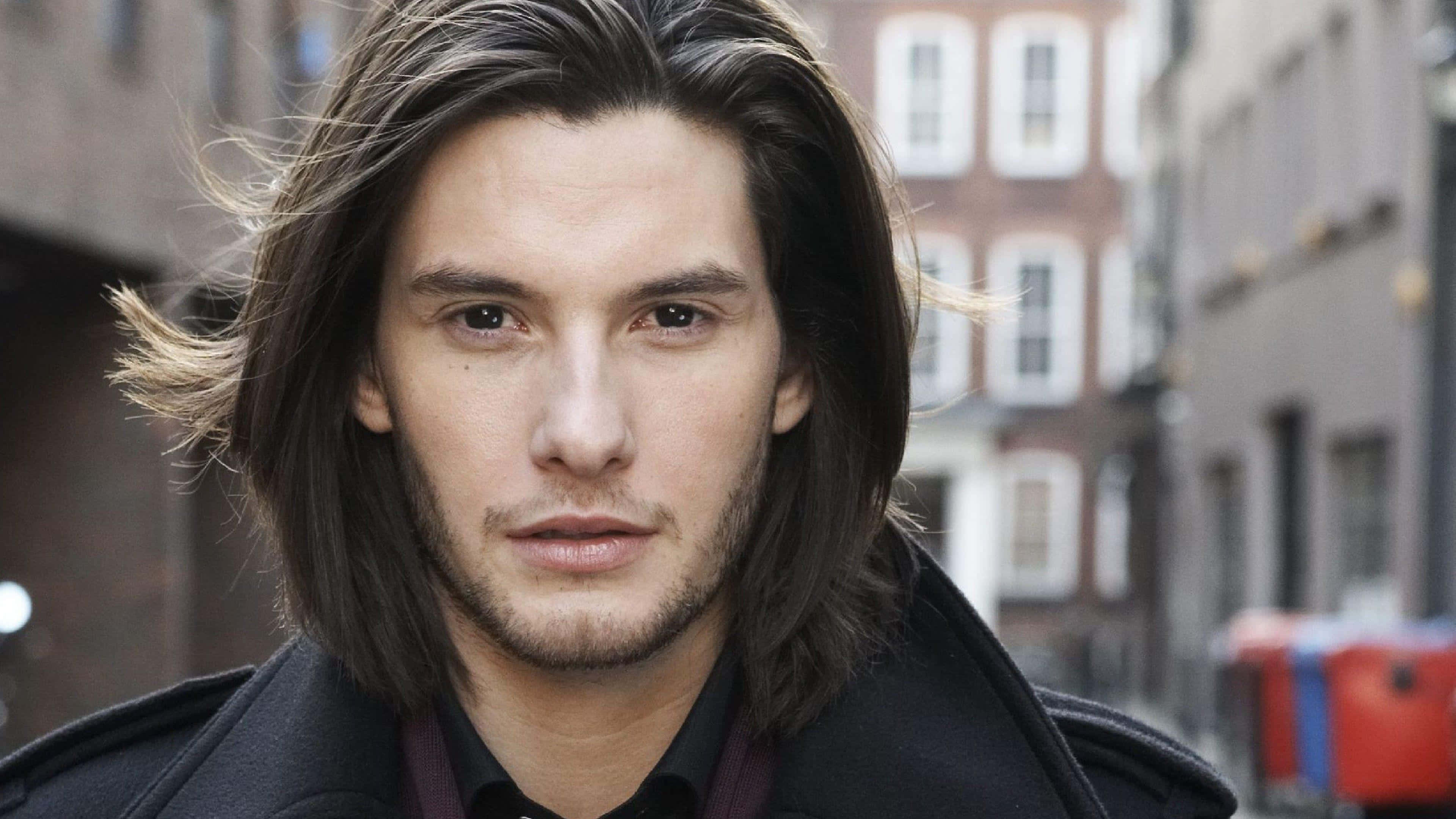Ben Barnes, long dark hair, serious expression, 4K Desktop Wallpaper