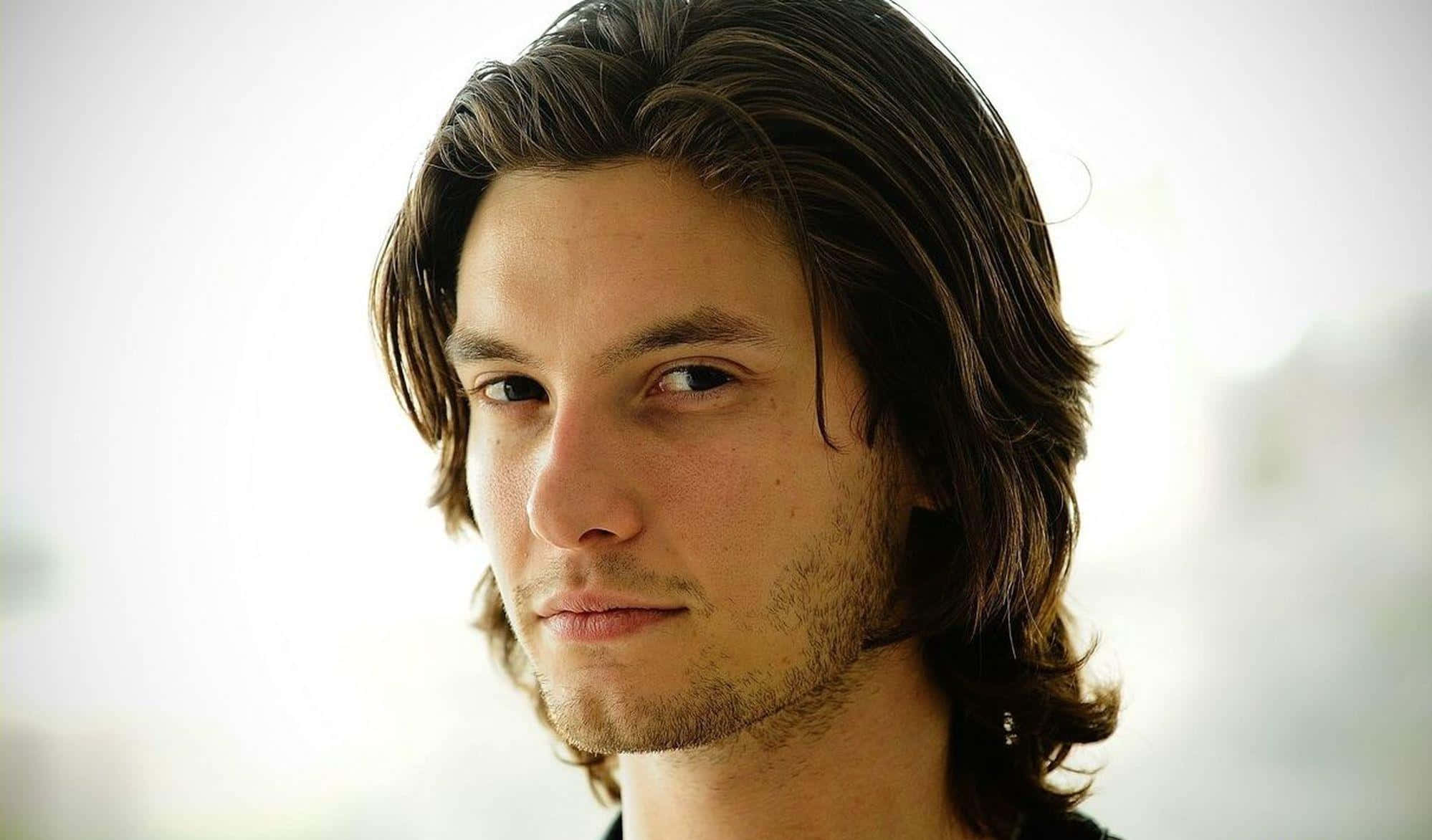 Ben Barnes, monochrome aesthetic, wavy brown hair, Full HD Desktop Wallpaper