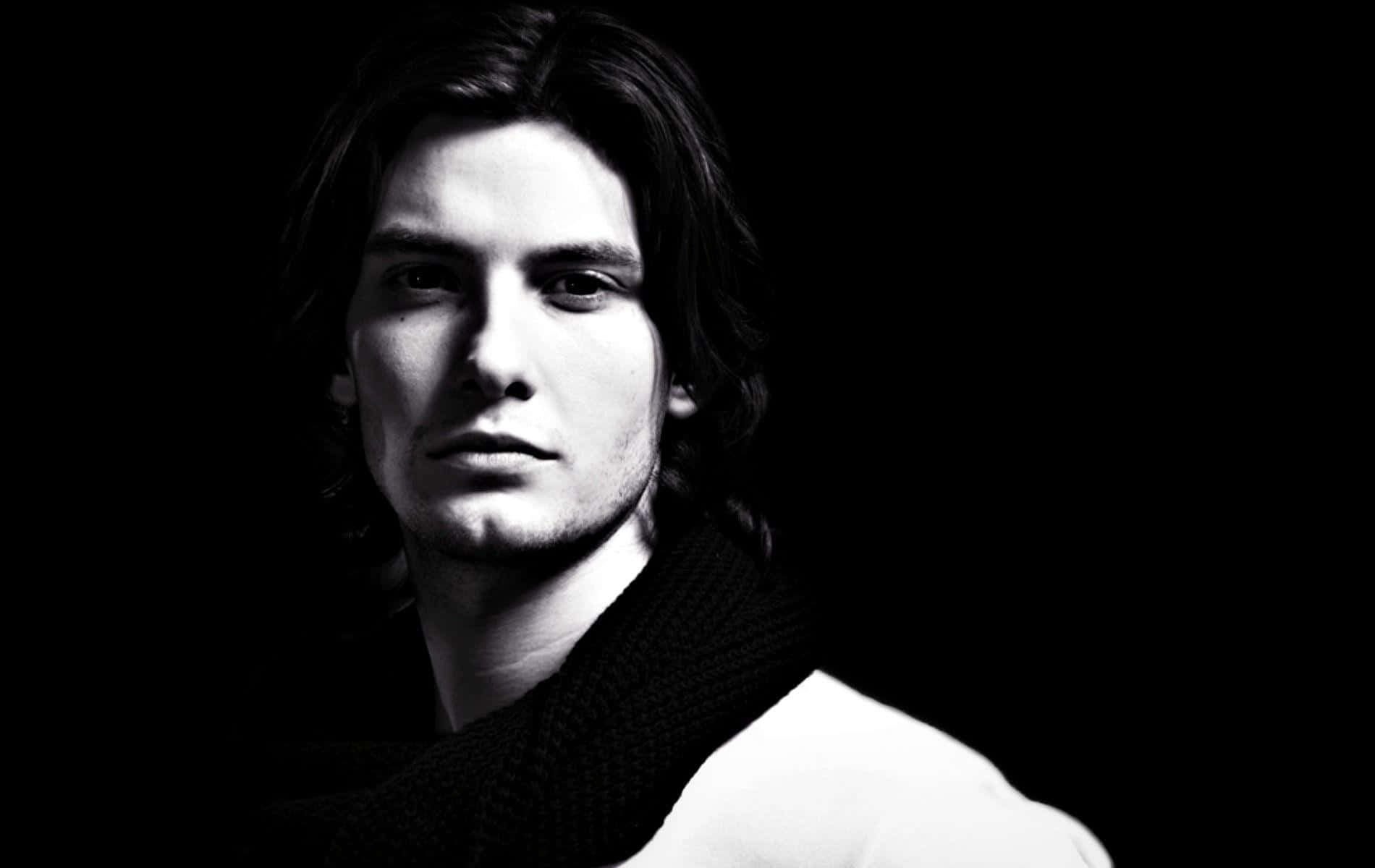 Ben Barnes, sharp suit, black and white portrait, HD Desktop Wallpaper