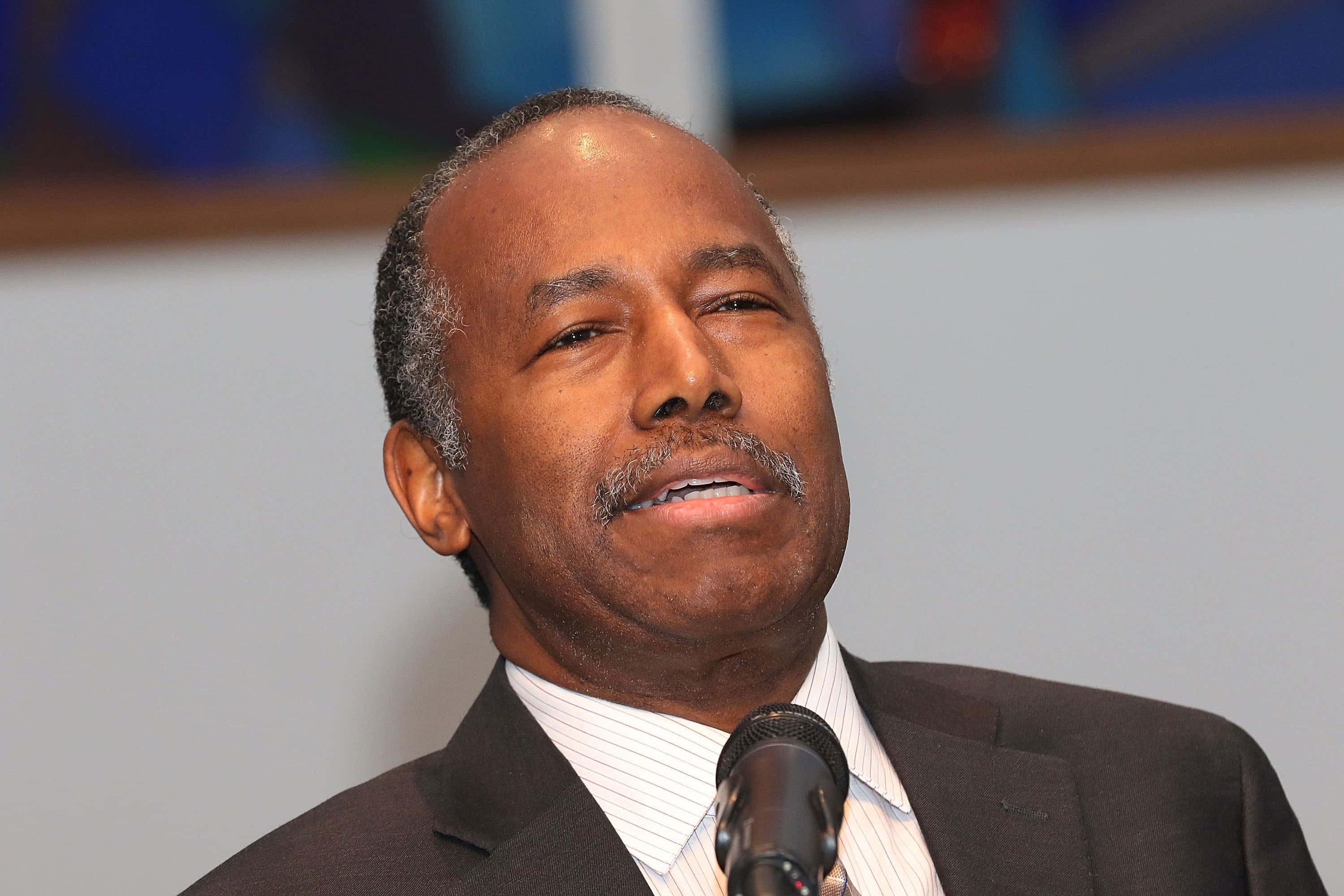 Ben Carson, smile, suit, 2K Desktop Wallpaper