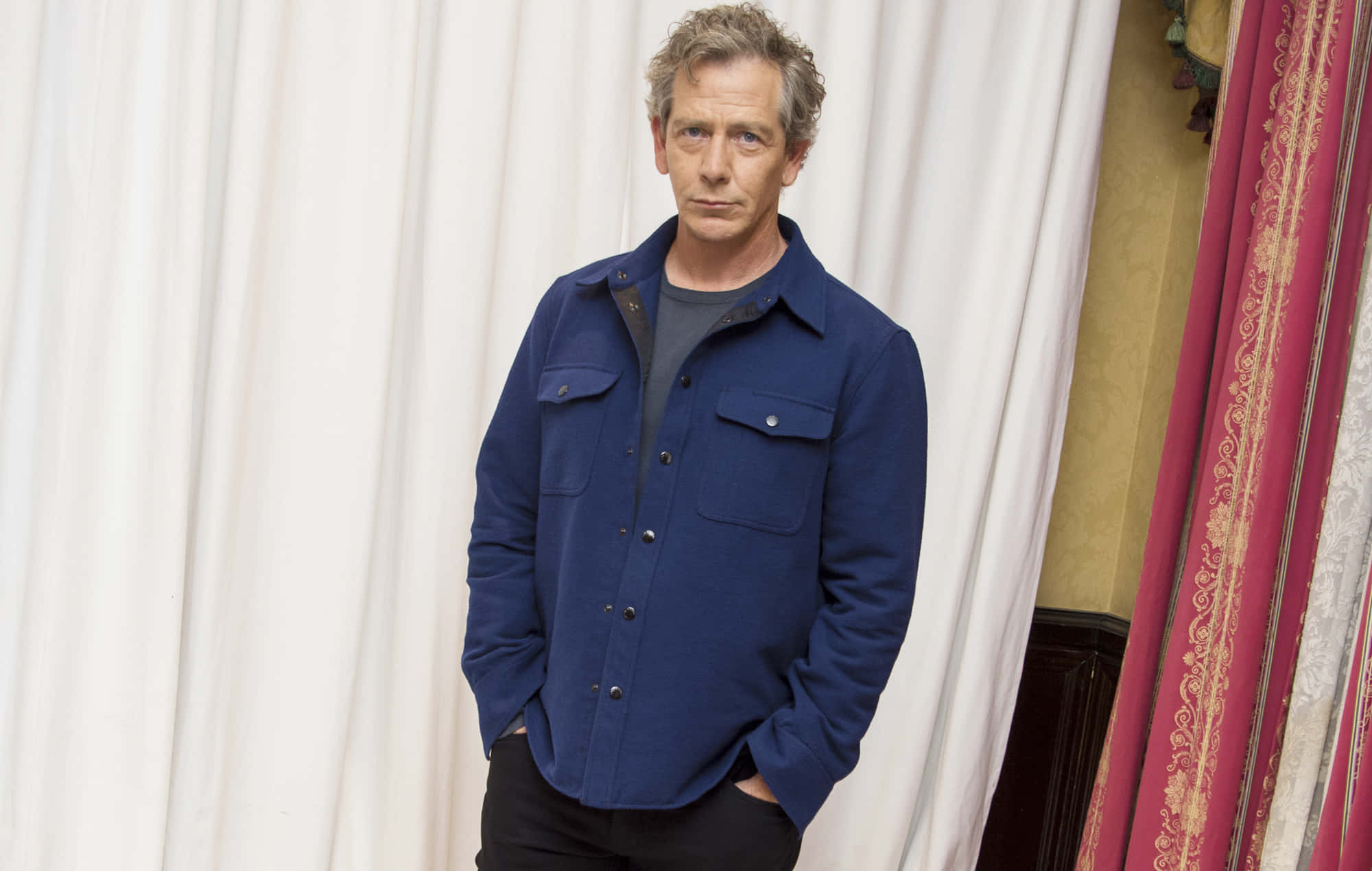 Ben Mendelsohn, navy blue shirt, white and red patterned curtains, Full HD Desktop Wallpaper