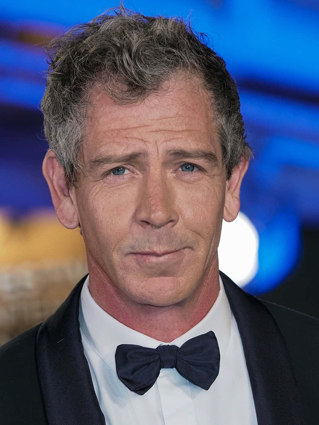 Ben Mendelsohn, black tuxedo, bow tie, HD Phone Wallpaper