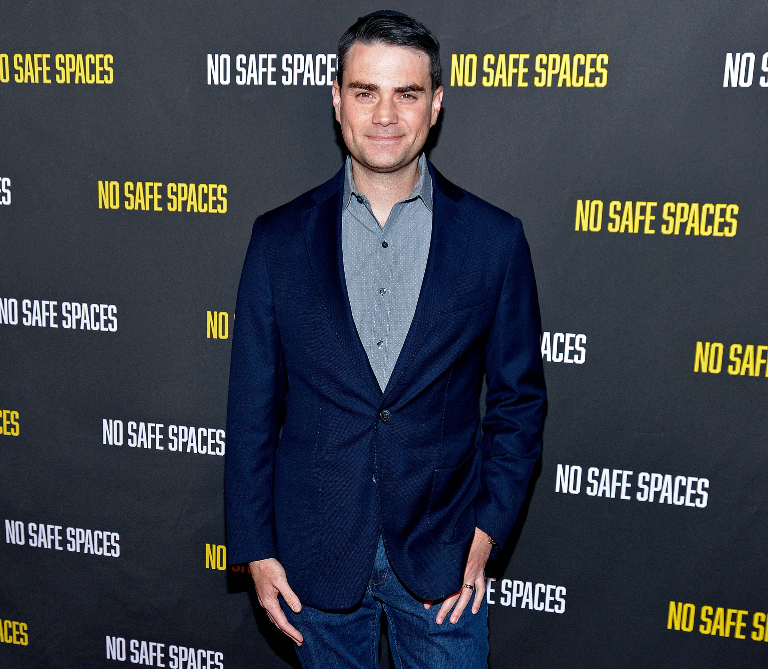 Ben Shapiro, navy blazer, jeans, 2K Desktop Wallpaper
