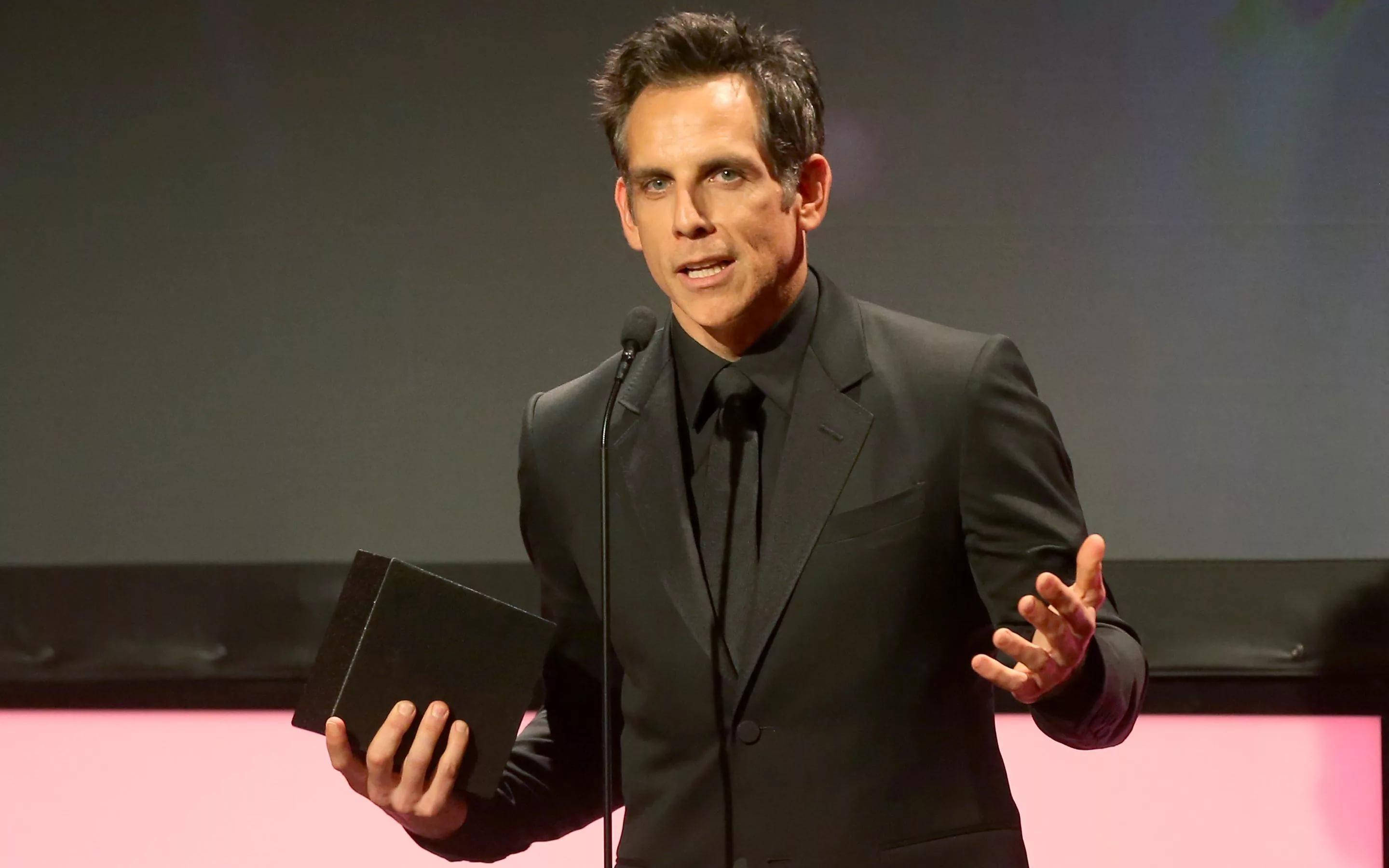 Ben Stiller, black suit, trophy, 2K Desktop Wallpaper