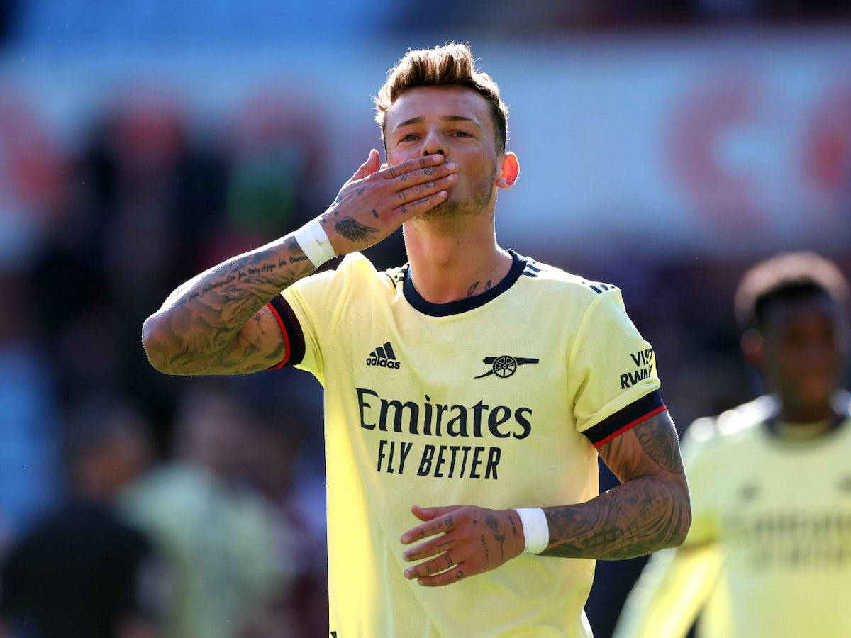 Ben White, yellow Arsenal jersey, tattooed hand, SD Desktop Wallpaper