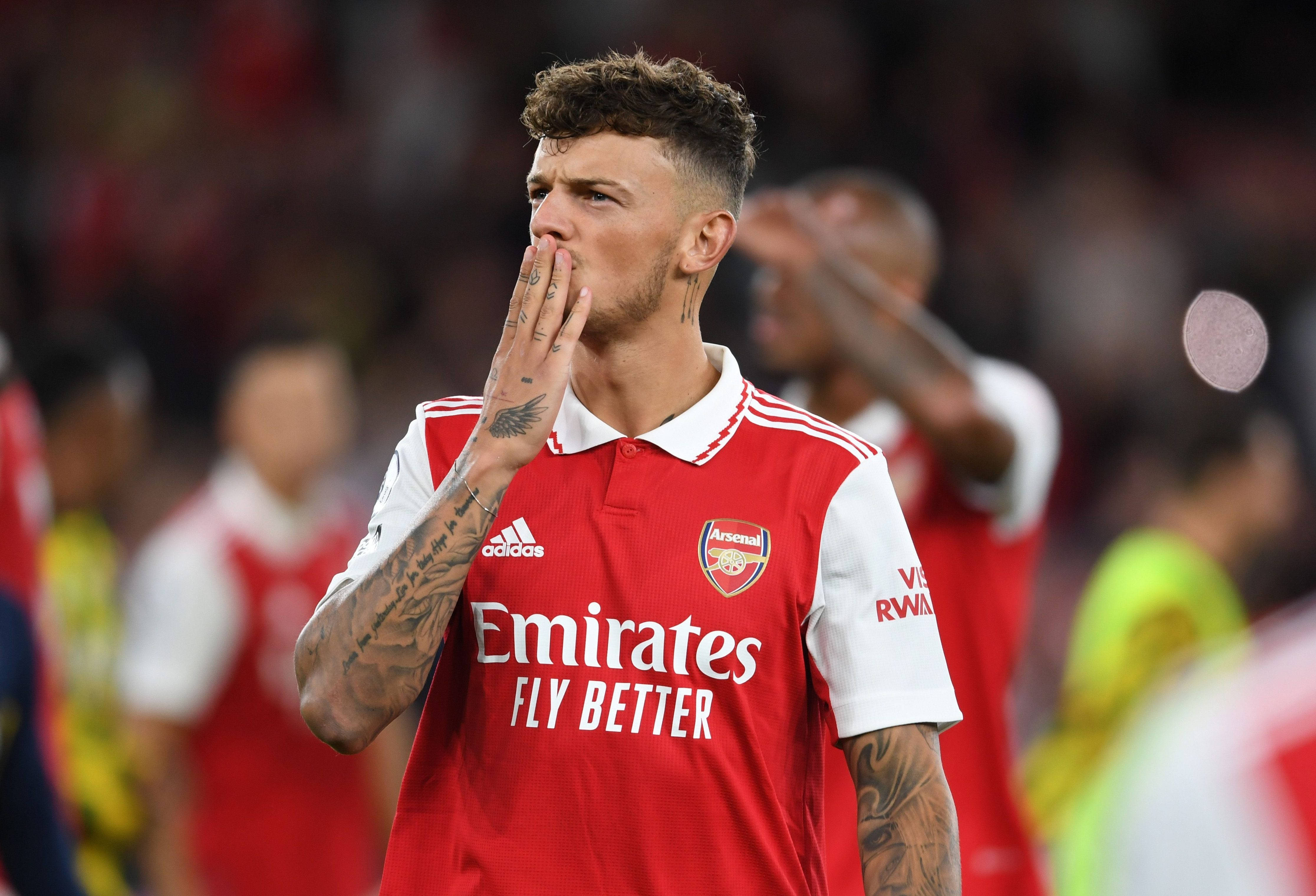 Ben White, red Arsenal jersey, tattooed hand, 4K Desktop Wallpaper