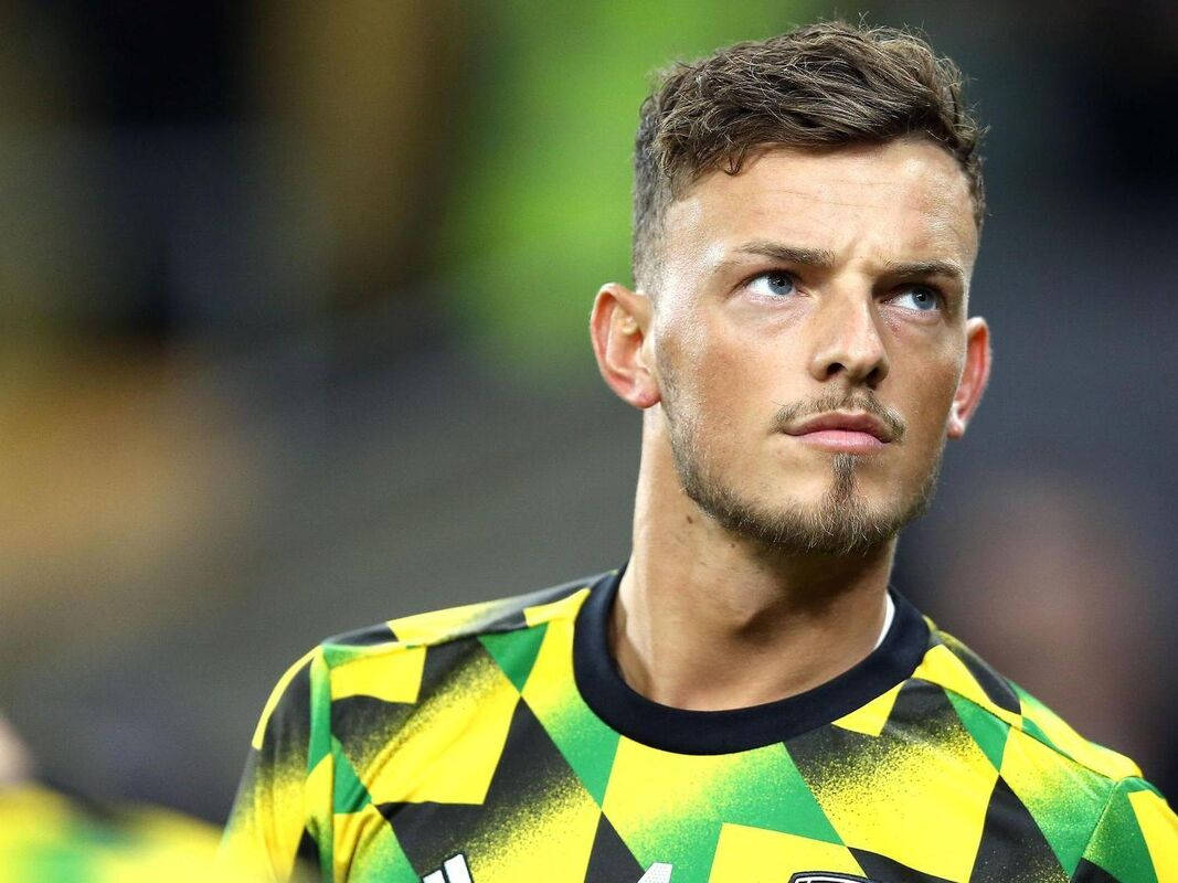 Ben White, yellow green and black checkered jersey, soccer player, SD Desktop Wallpaper