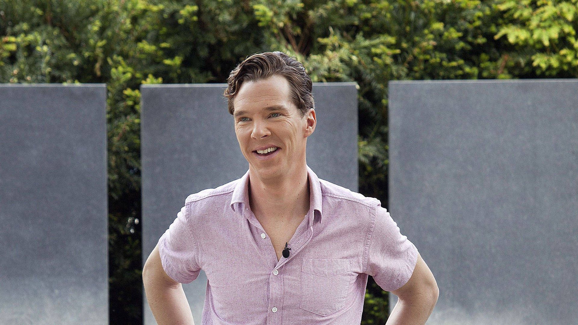 Benedict Cumberbatch, light purple shirt, green foliage, Full HD Desktop Wallpaper