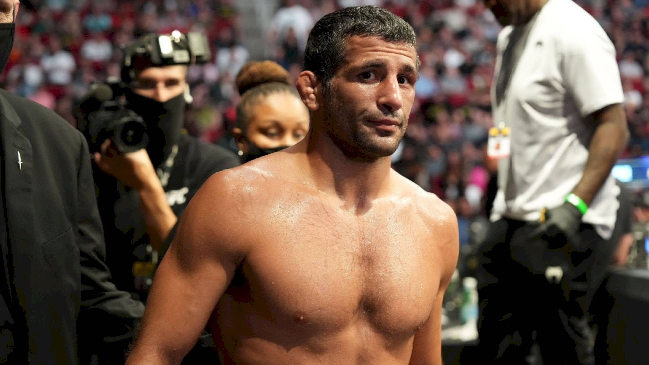 Beneil Dariush, crowded arena, cameras flashing, Full HD Desktop Wallpaper
