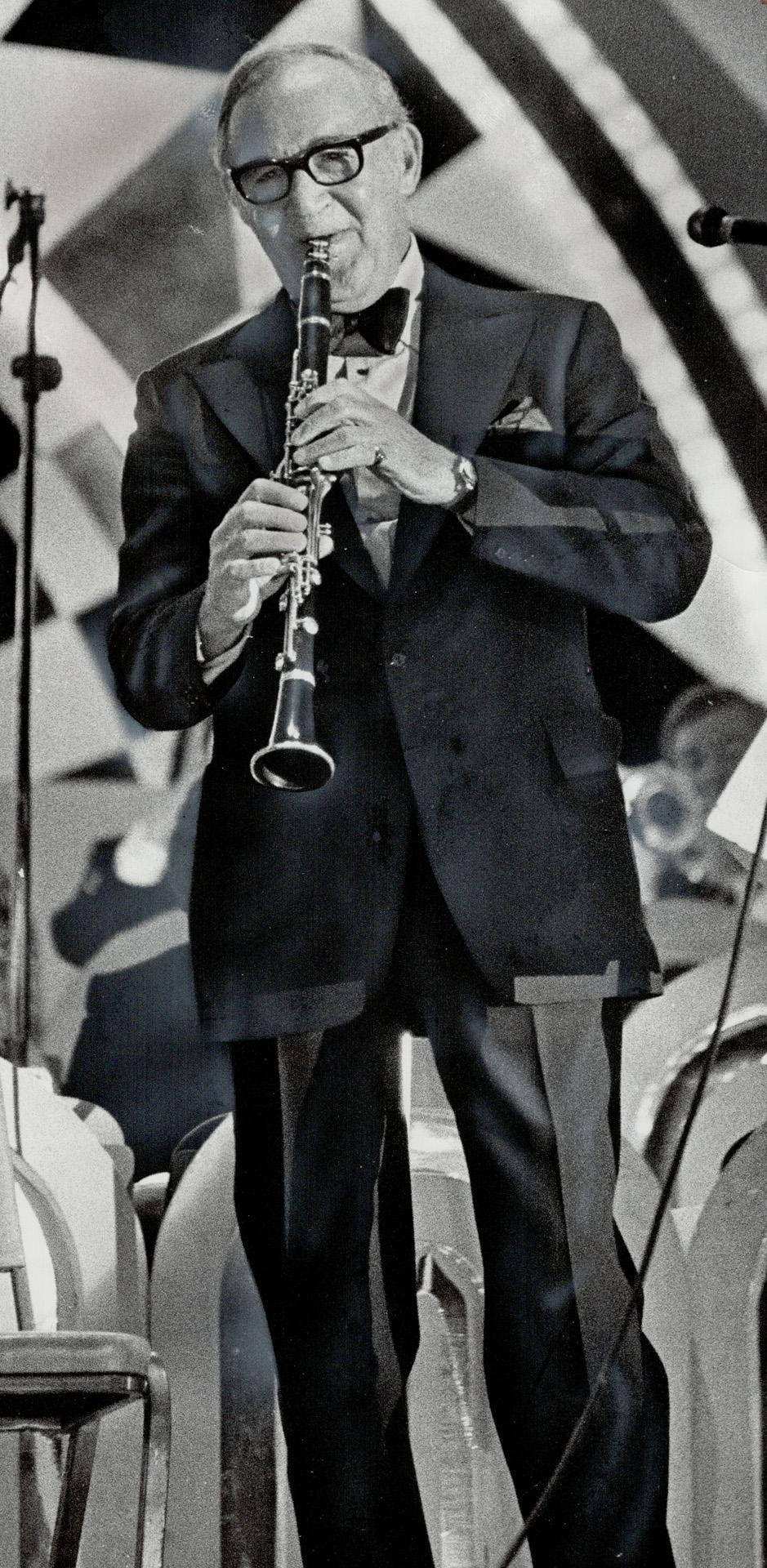 Benny Goodman, tuxedo, clarinet, Full HD Phone Wallpaper