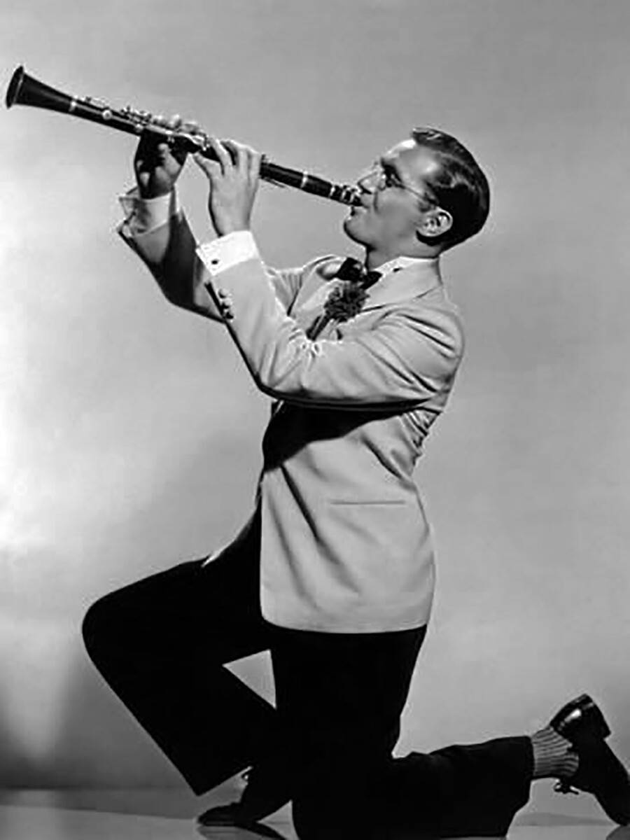 Benny Goodman, clarinet, suit, SD Phone Wallpaper