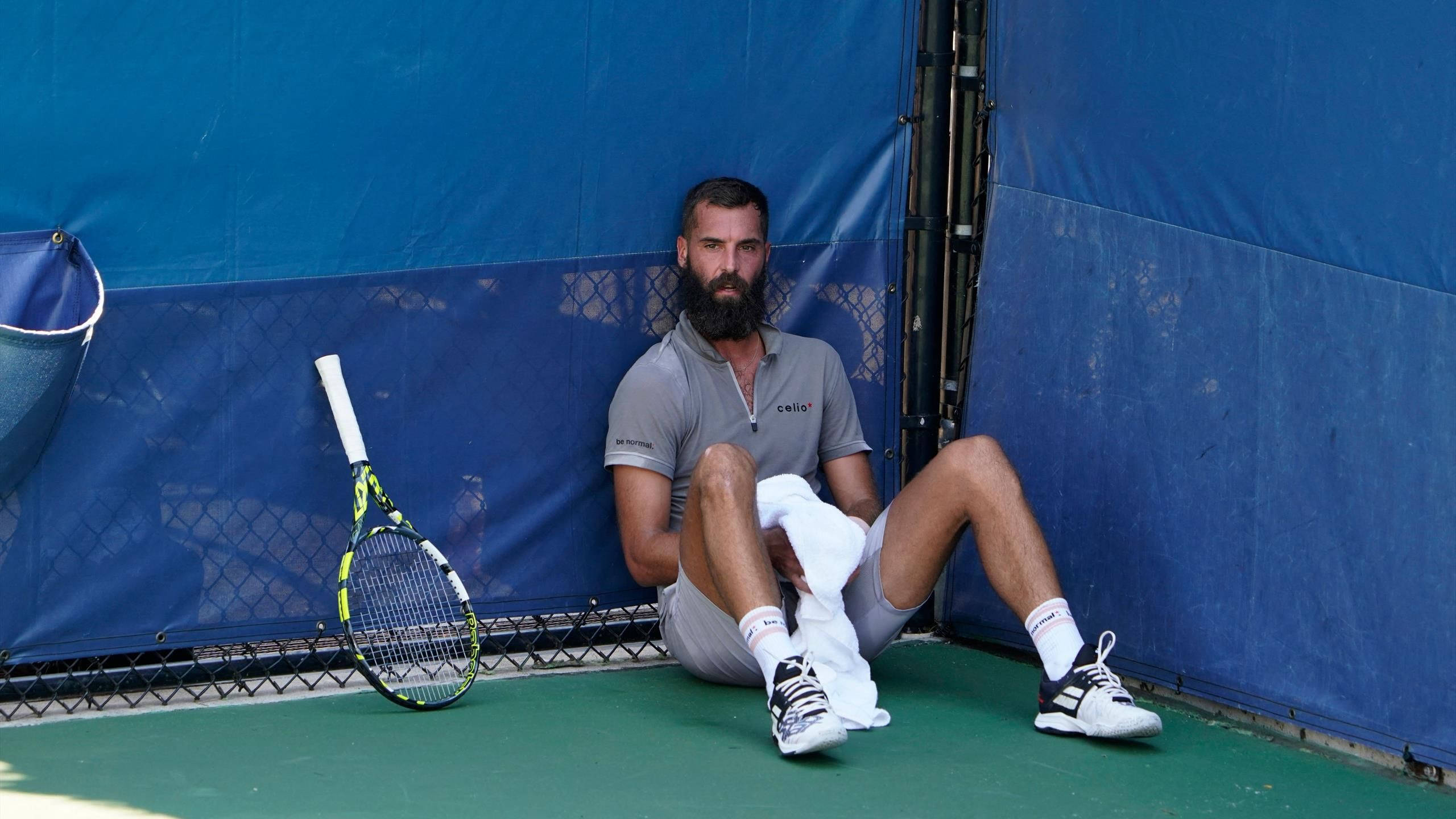 Benoit Paire, green court, blue tarp, 2K Desktop Wallpaper
