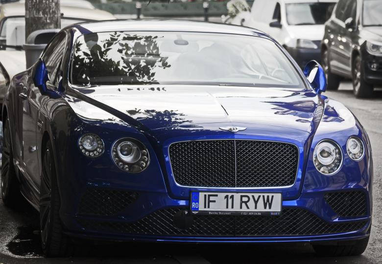 Bentley Continental GT, glossy blue, wet city street, SD Desktop Wallpaper