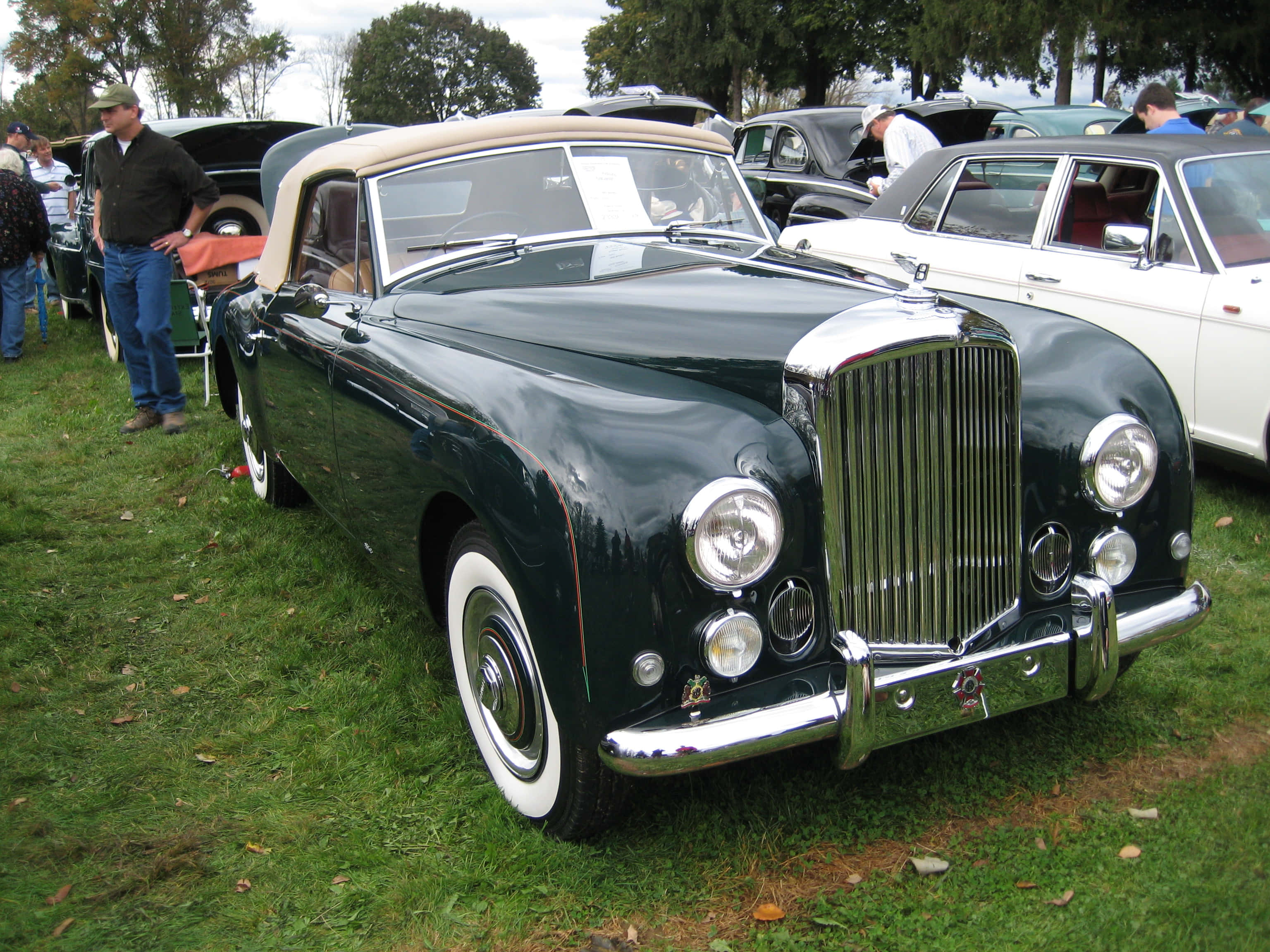 Bentley Mark VI, dark green, white wall tires, 2K Desktop Wallpaper