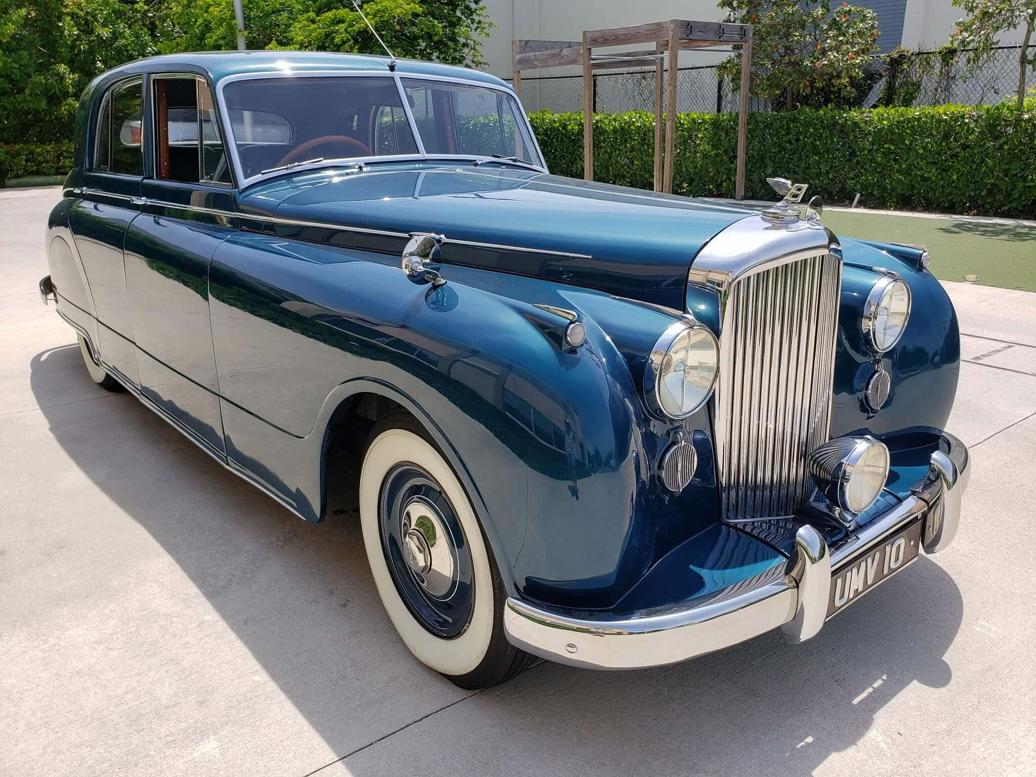 Bentley Mark VI, glossy deep blue, chrome accents, Full HD Desktop Wallpaper