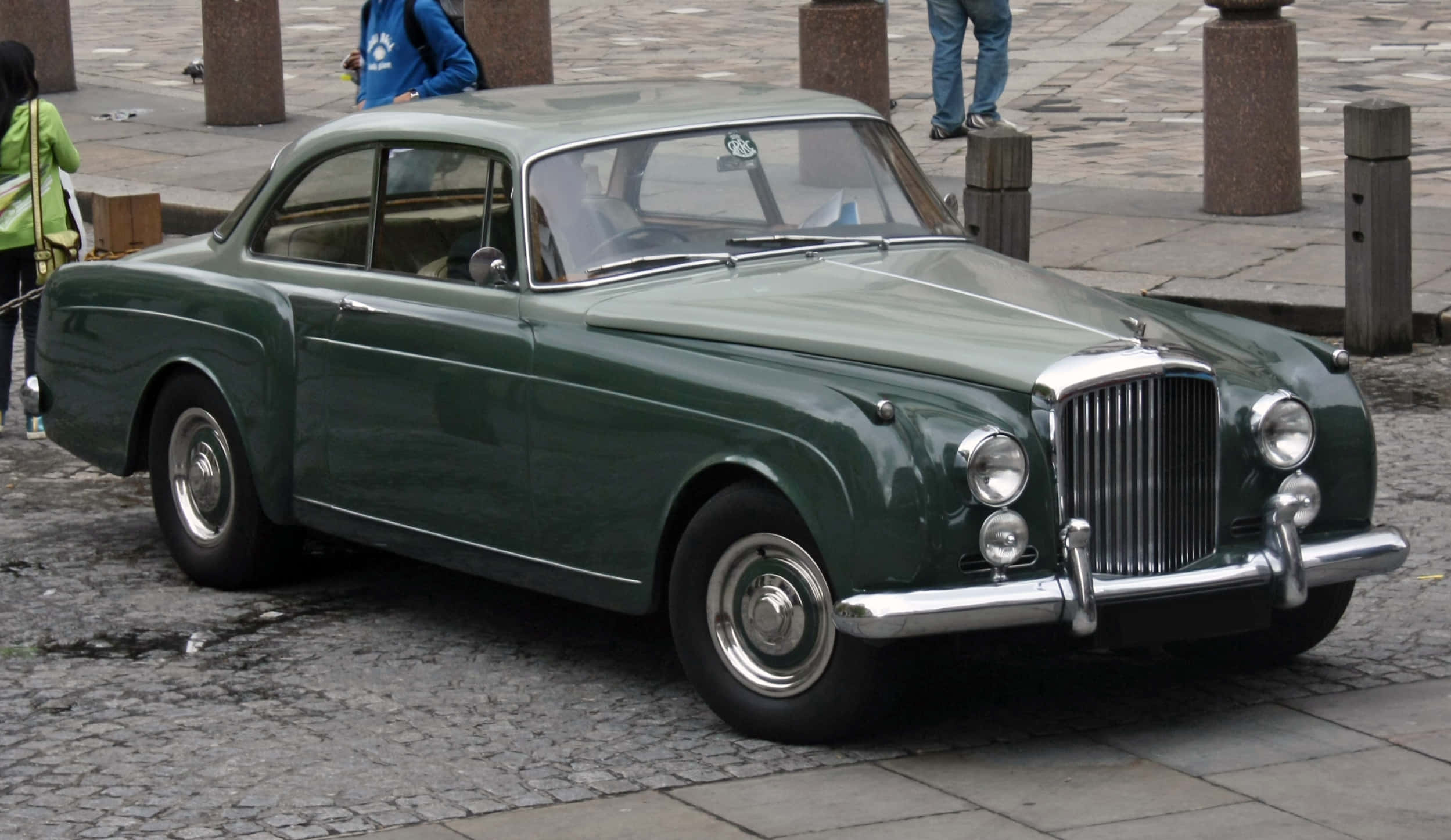 Bentley S2, green, wet cobblestone street, Full HD Desktop Wallpaper