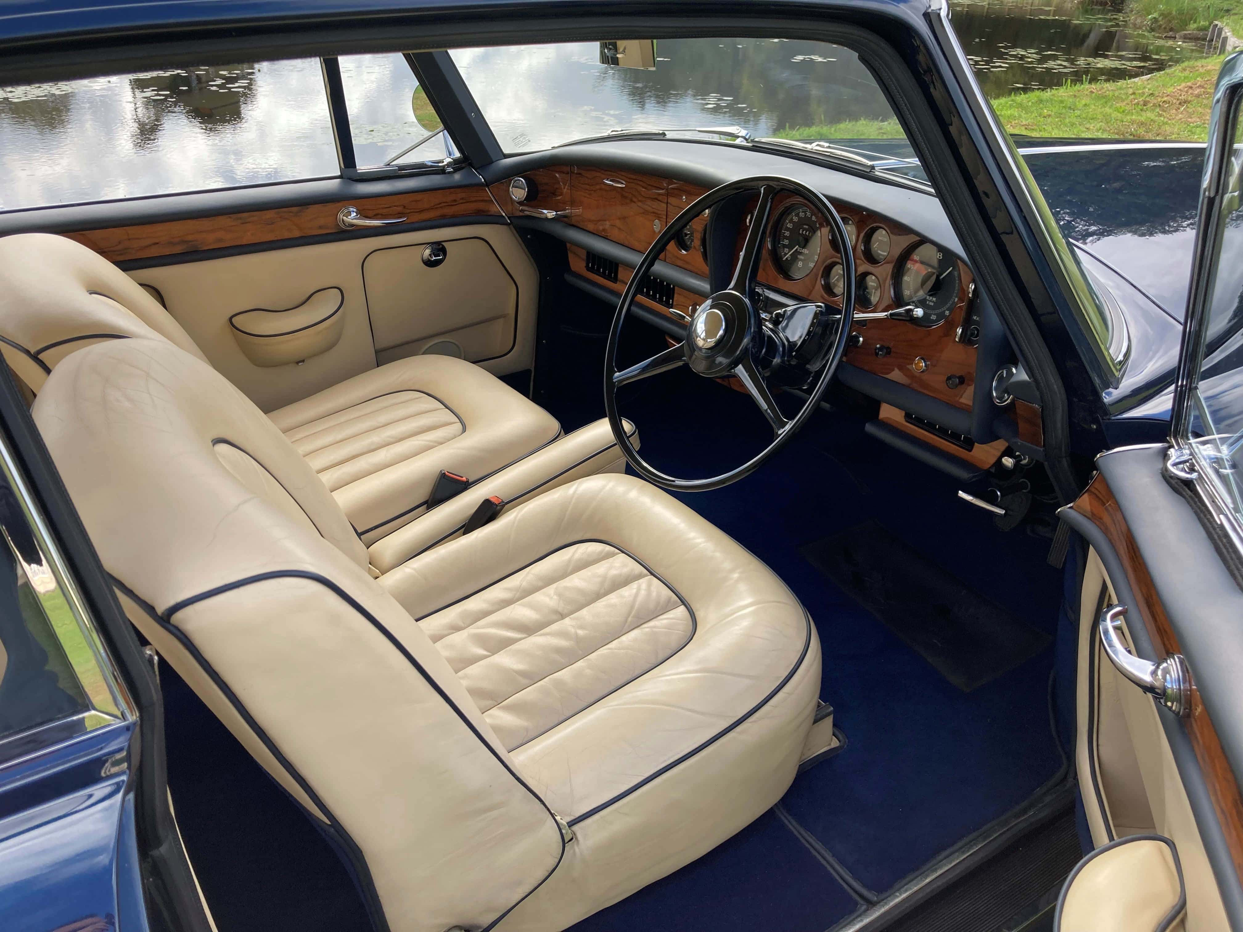 Bentley S3, cream leather seats, wood trim, 4K Desktop Wallpaper