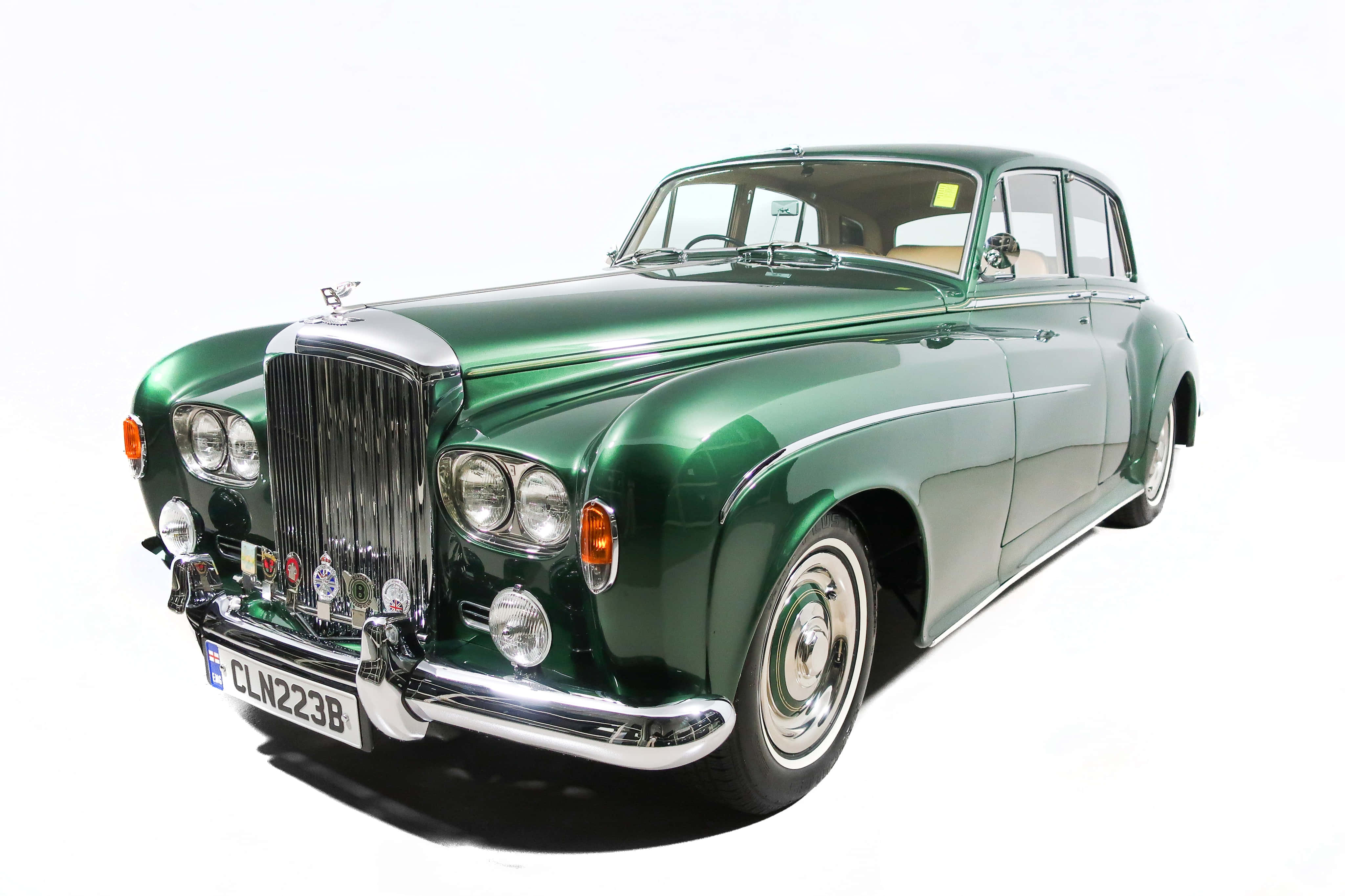 Bentley S3, glossy green, chrome accents, 4K Desktop Wallpaper