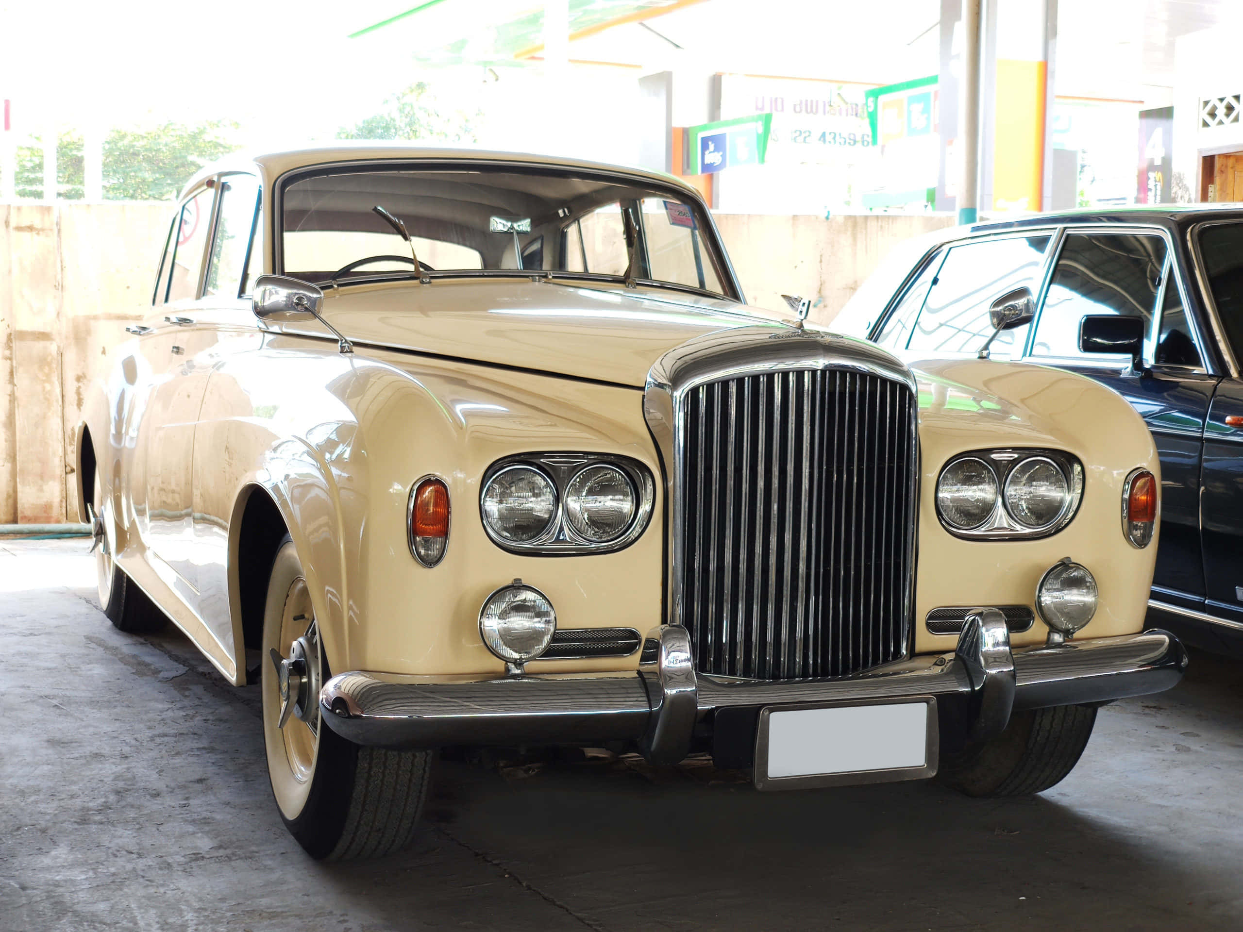 Bentley S3, cream, chrome grille, 2K Desktop Wallpaper